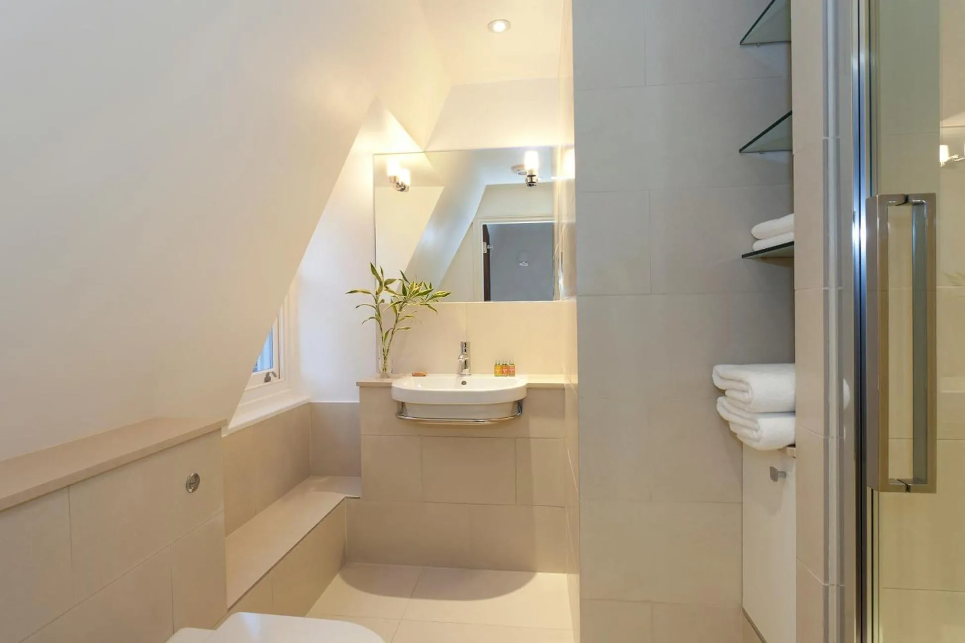 Bathroom in Tavistock Place Apartments