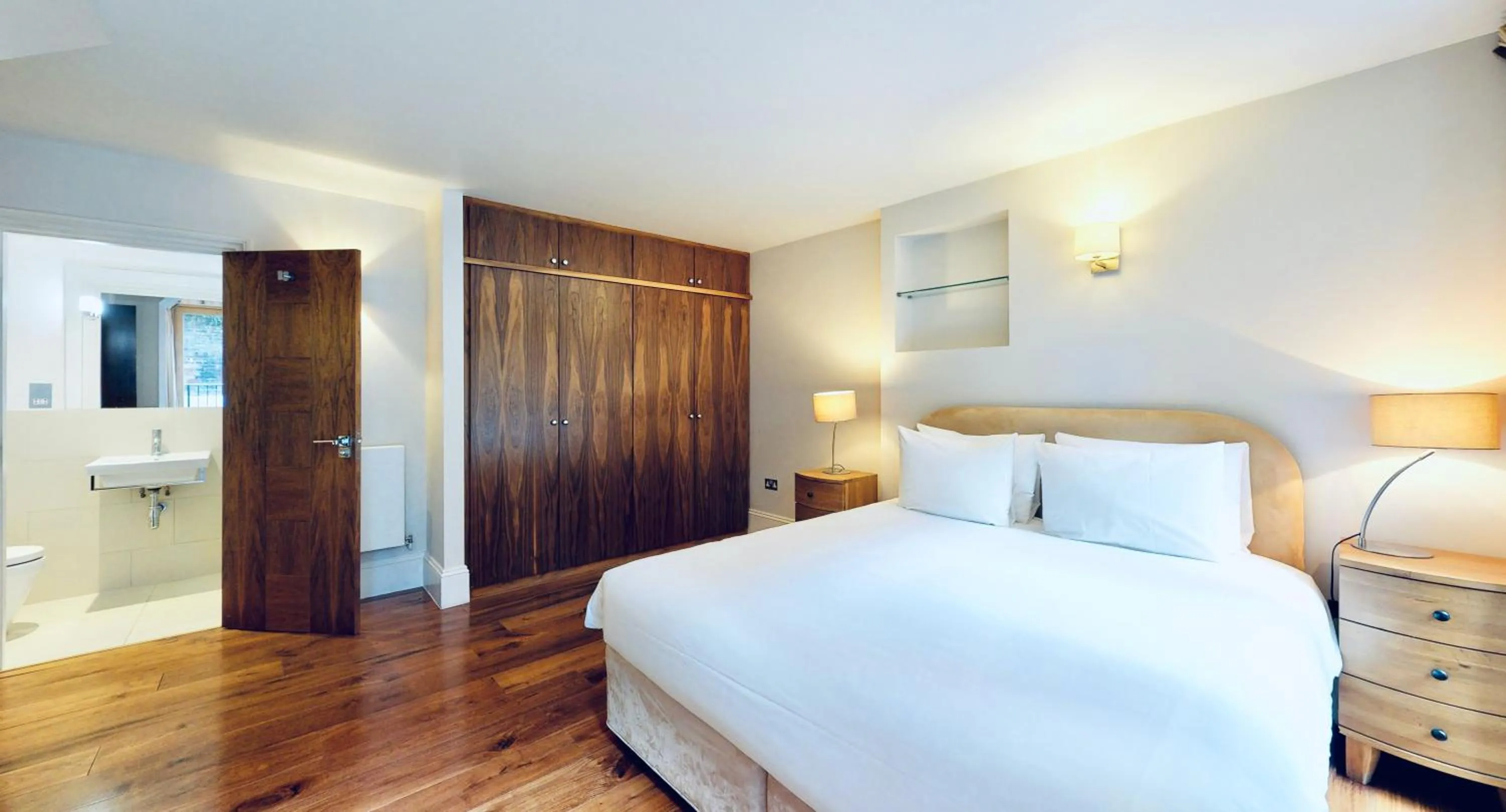 Bedroom, Bed in Tavistock Place Apartments
