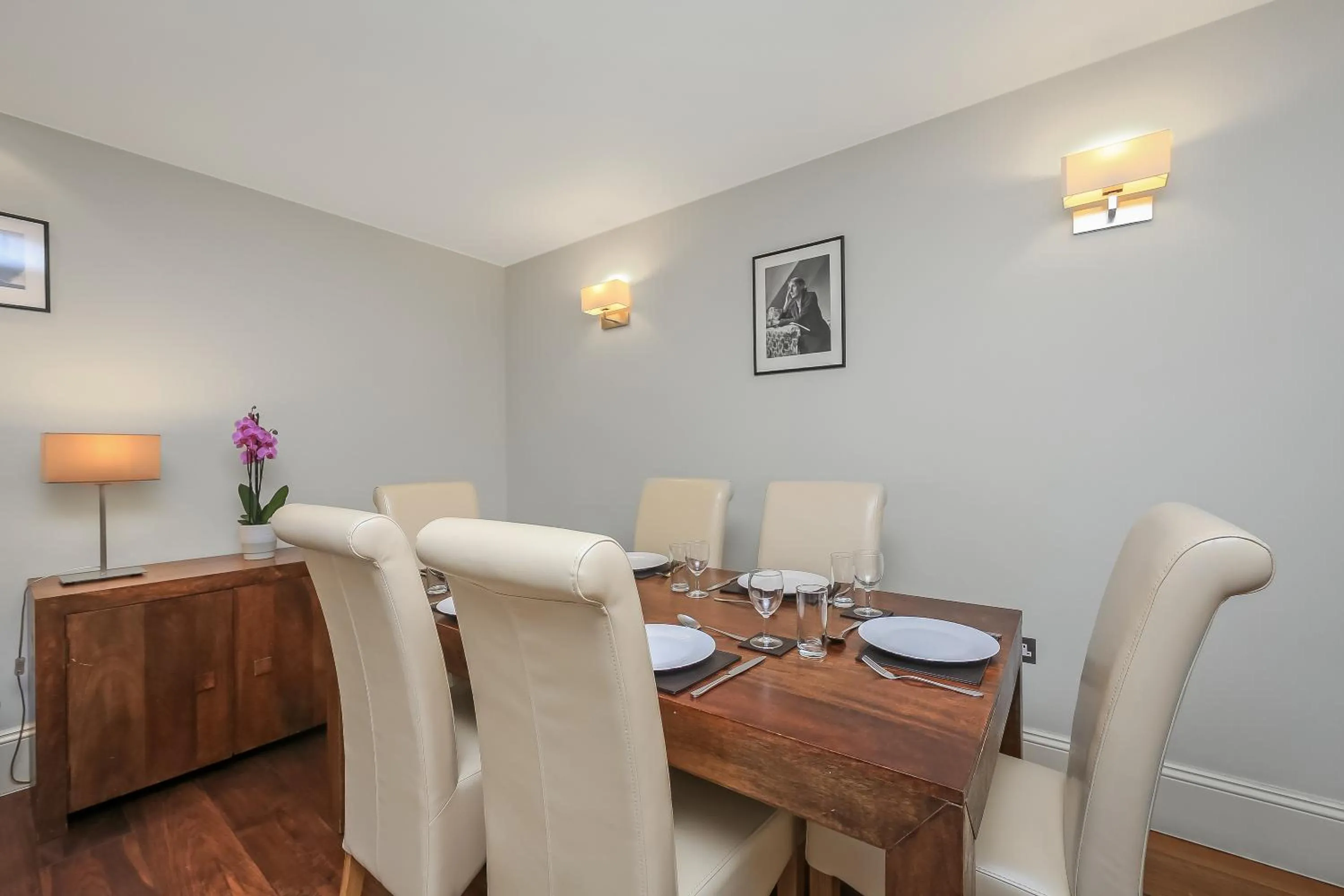 Dining area in Tavistock Place Apartments