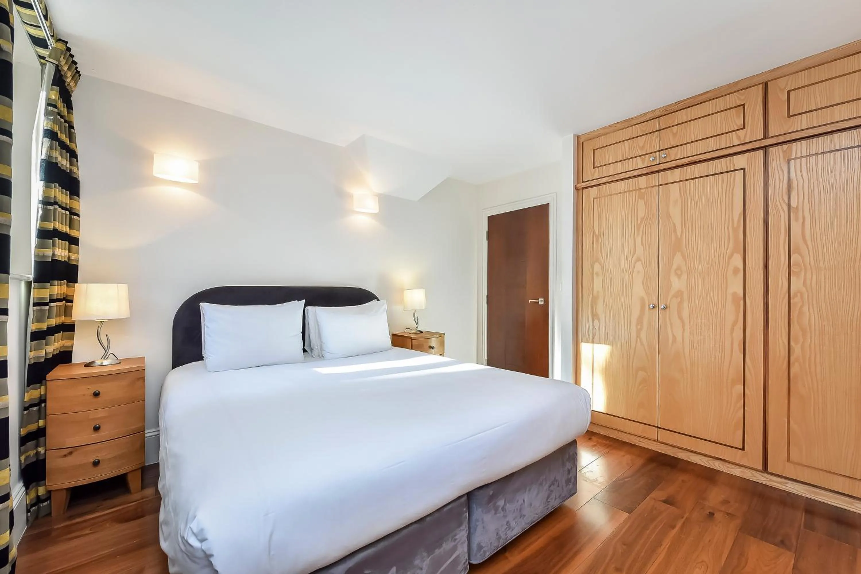 Bedroom, Bed in Tavistock Place Apartments