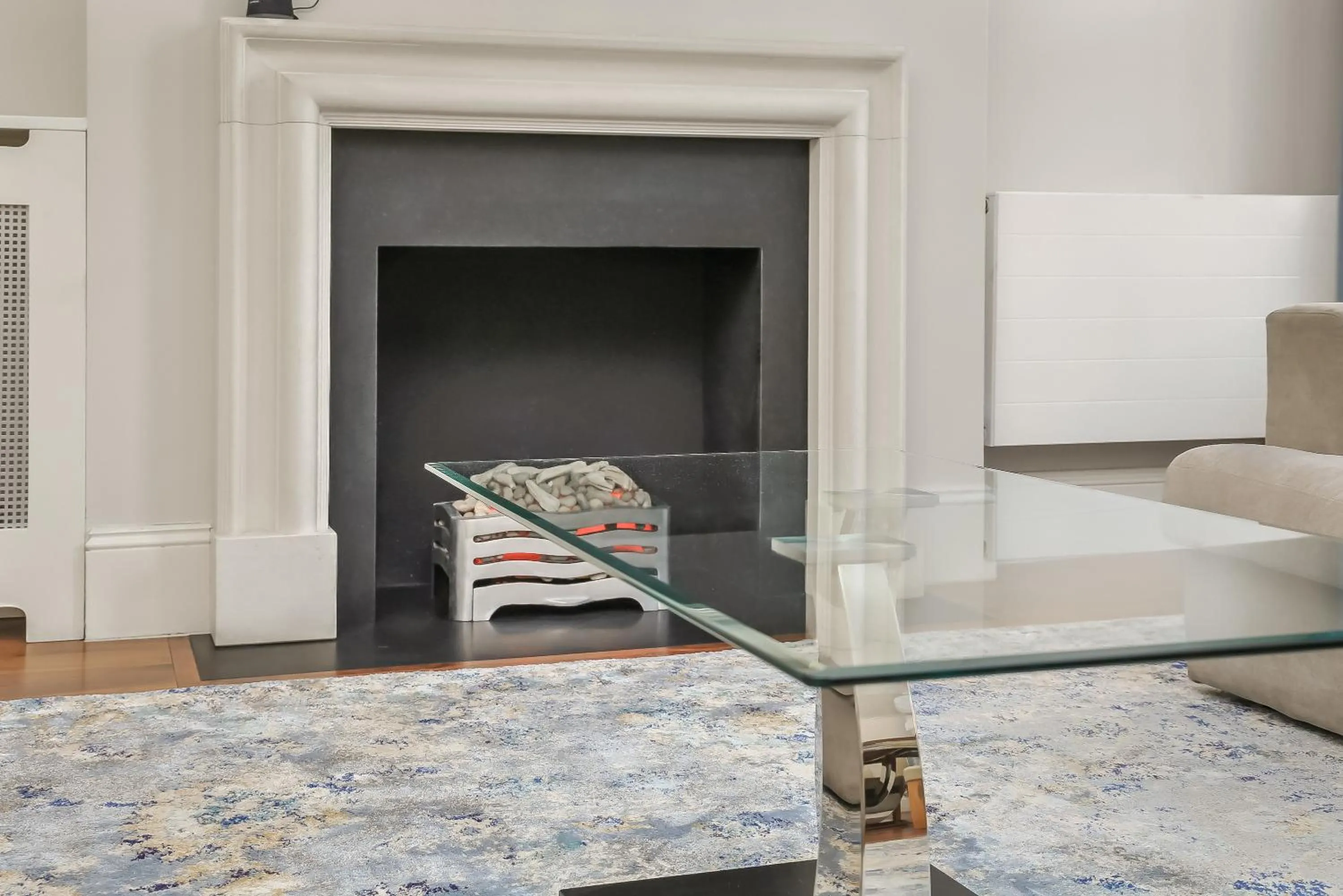 Living room in Tavistock Place Apartments