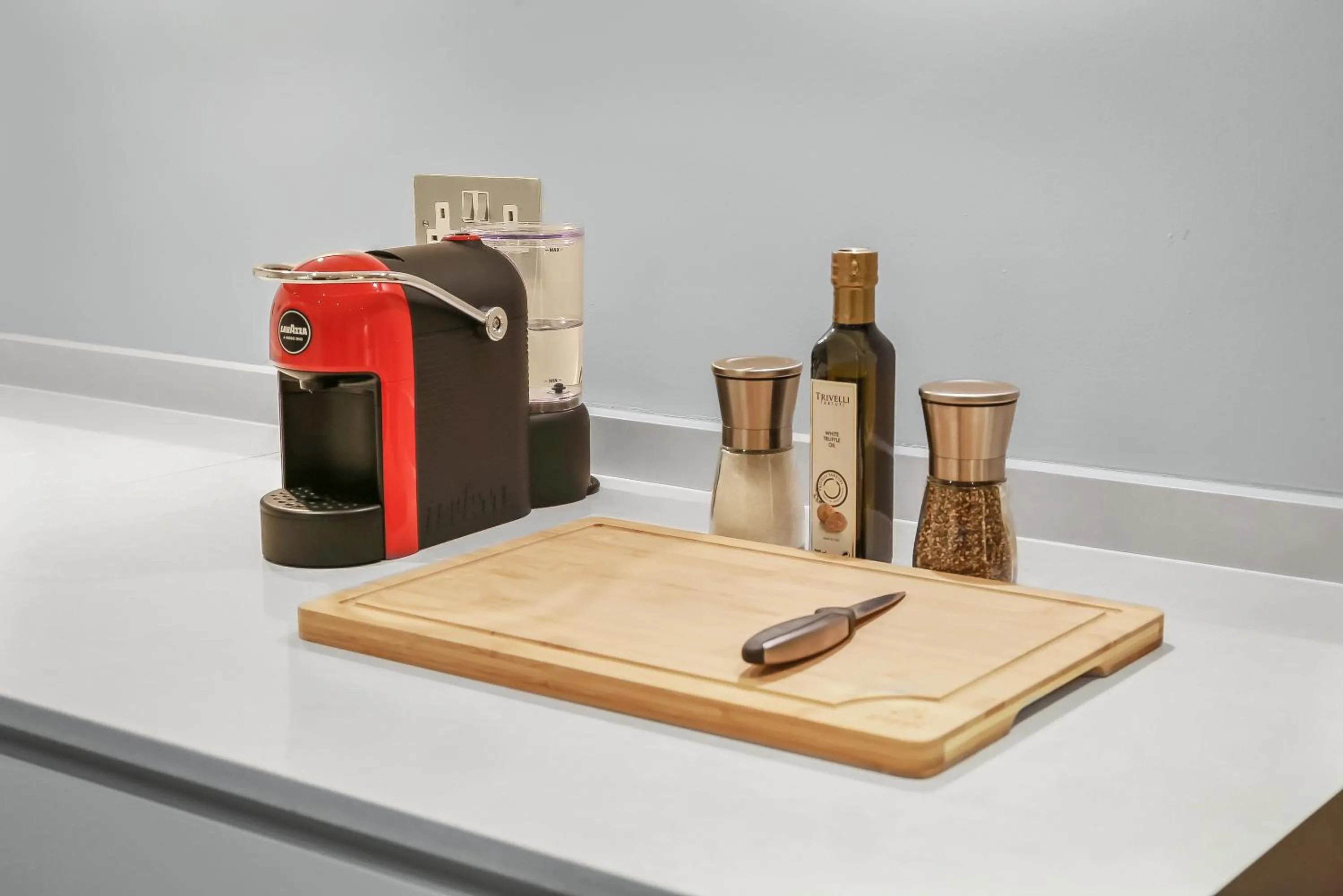 Coffee/tea facilities in Tavistock Place Apartments