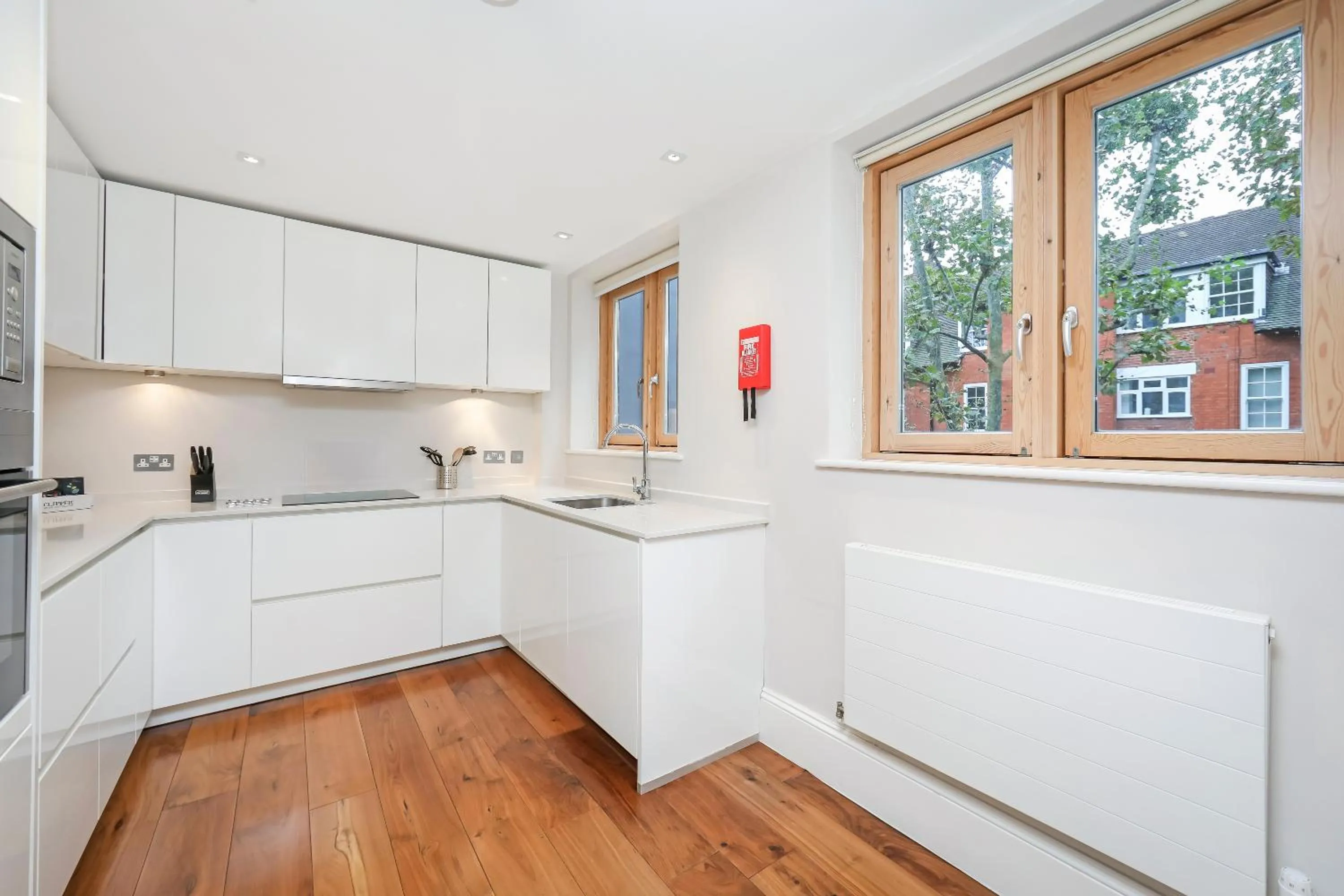 Kitchen or kitchenette in Tavistock Place Apartments