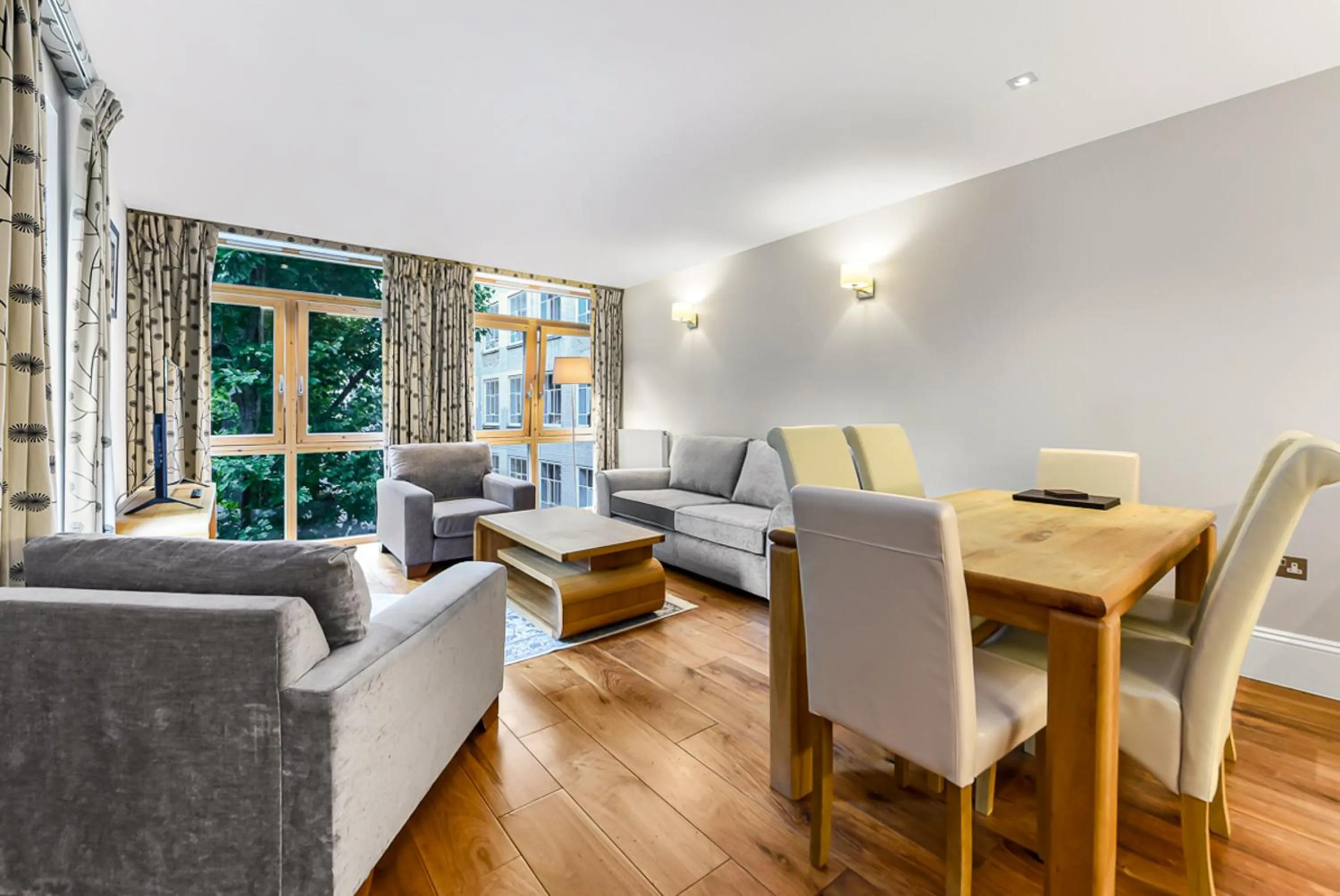Living room in Tavistock Place Apartments