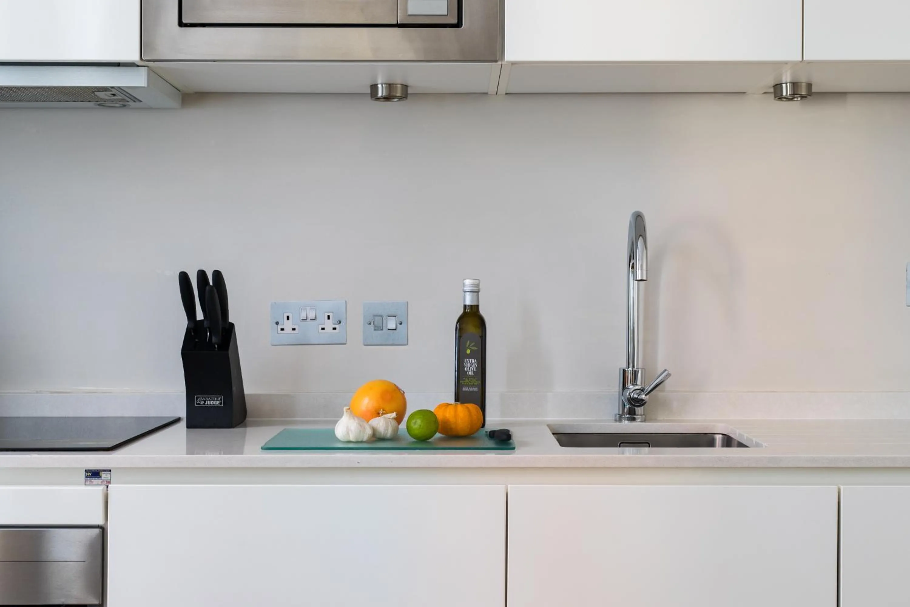 Kitchen or kitchenette in Tavistock Place Apartments