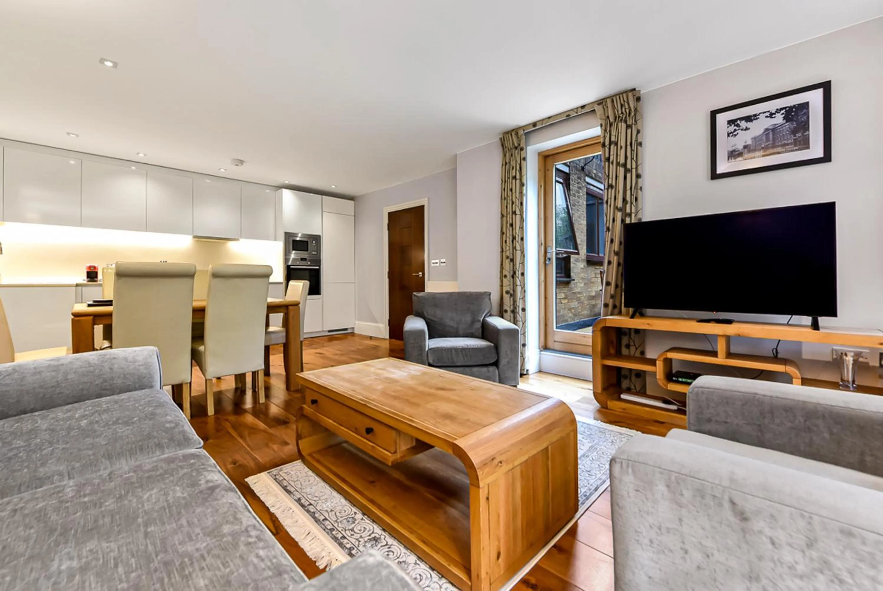 Living room in Tavistock Place Apartments