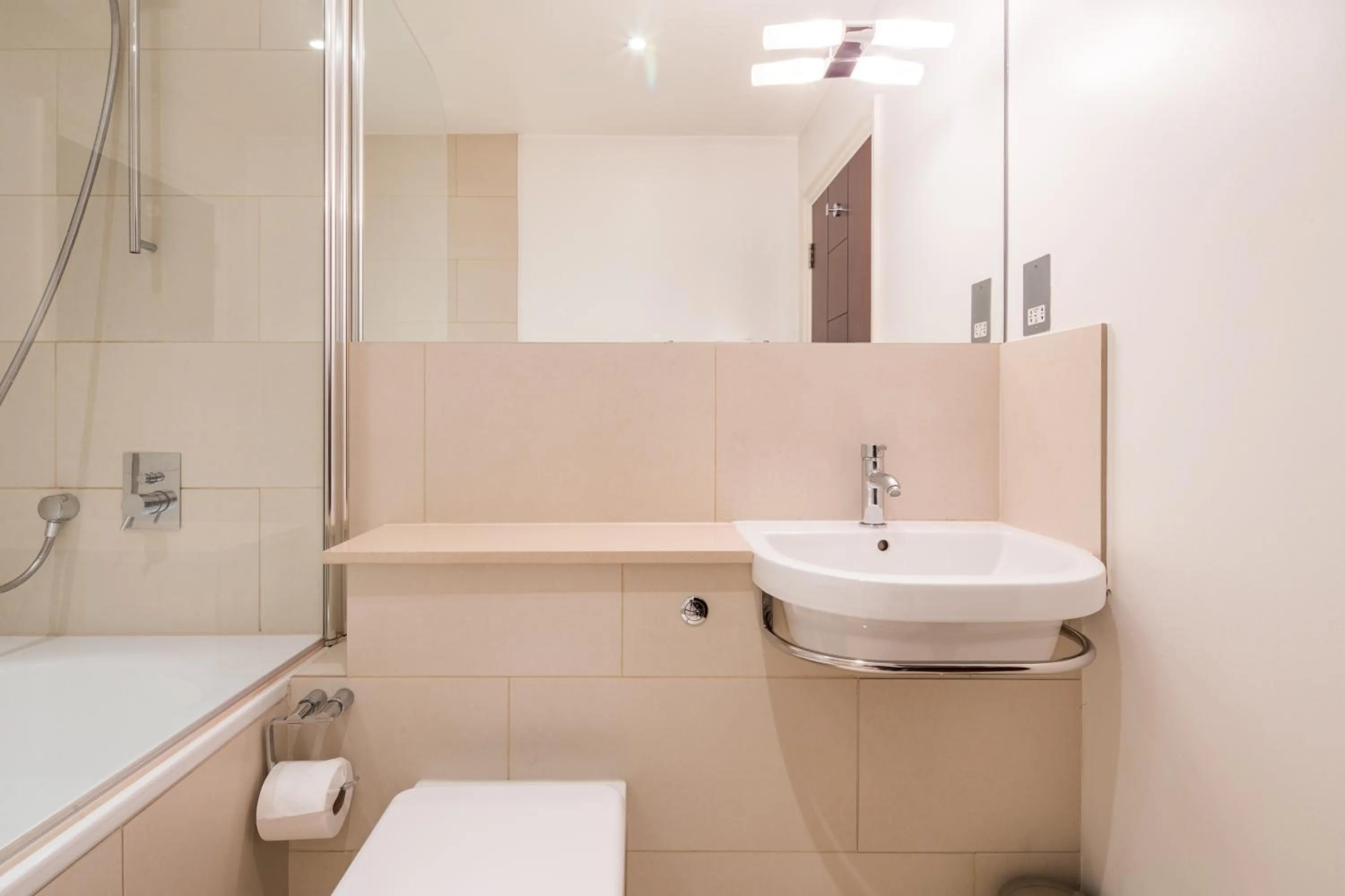 Bathroom in Tavistock Place Apartments