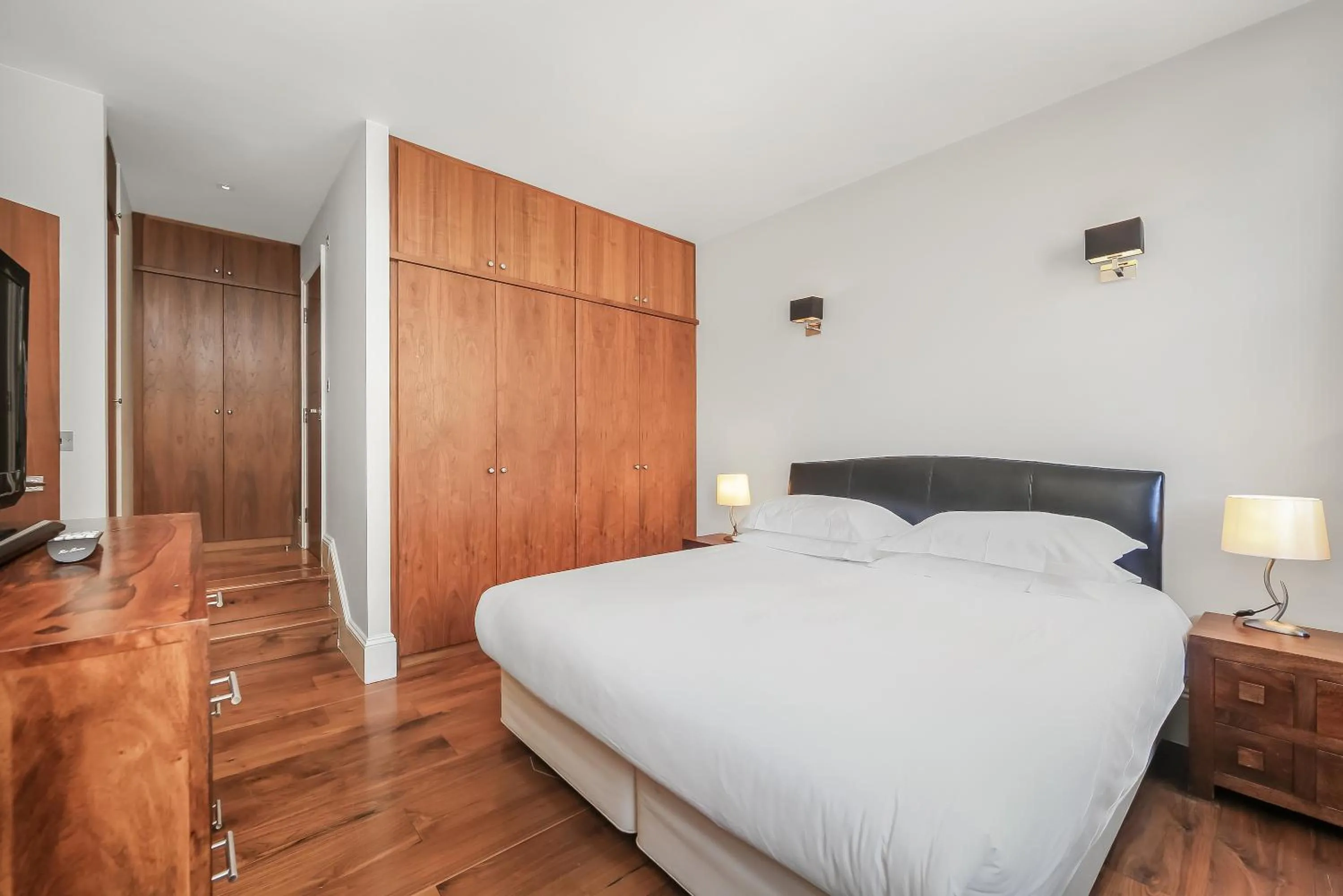 Bedroom, Bed in Tavistock Place Apartments