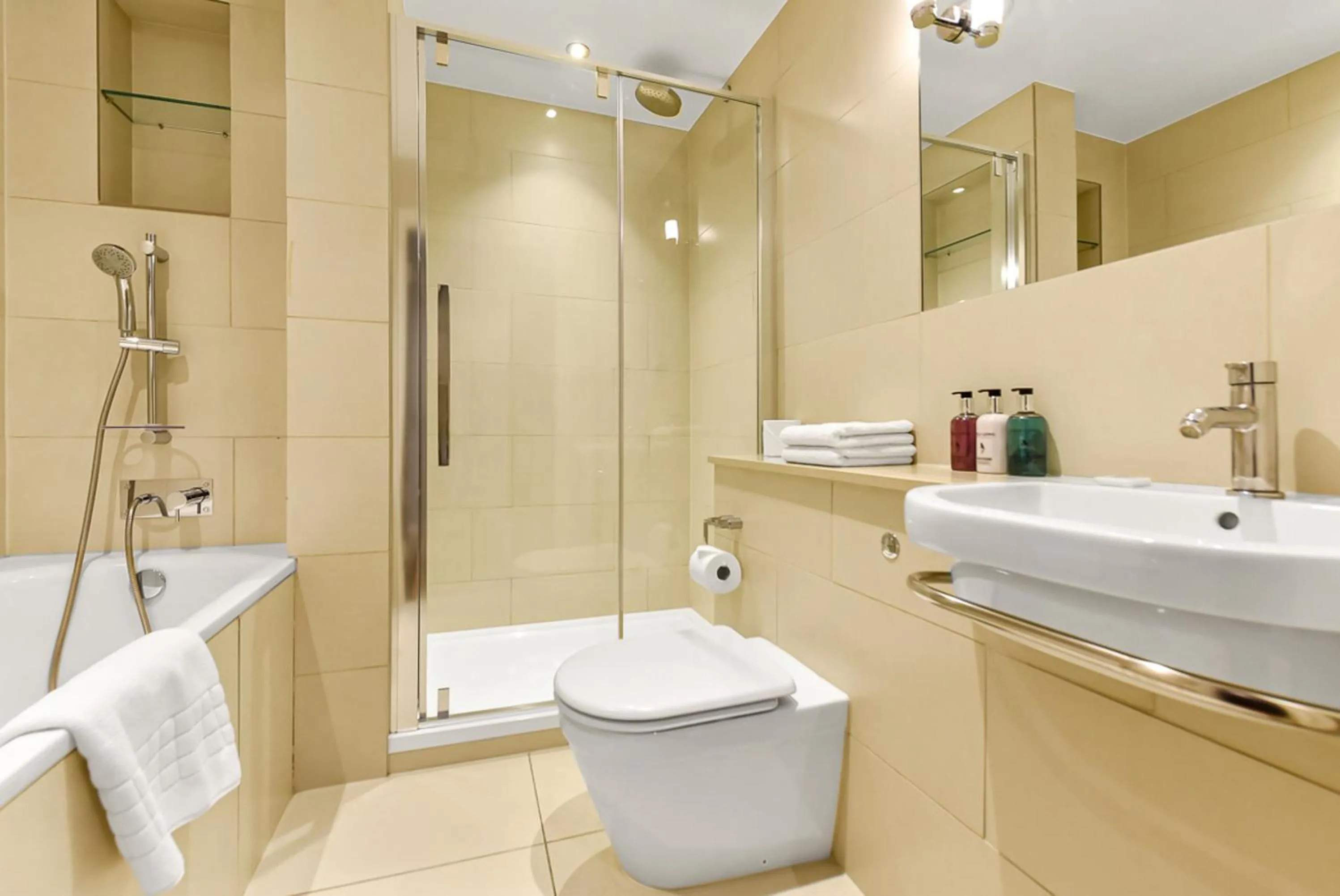 Bathroom in Tavistock Place Apartments