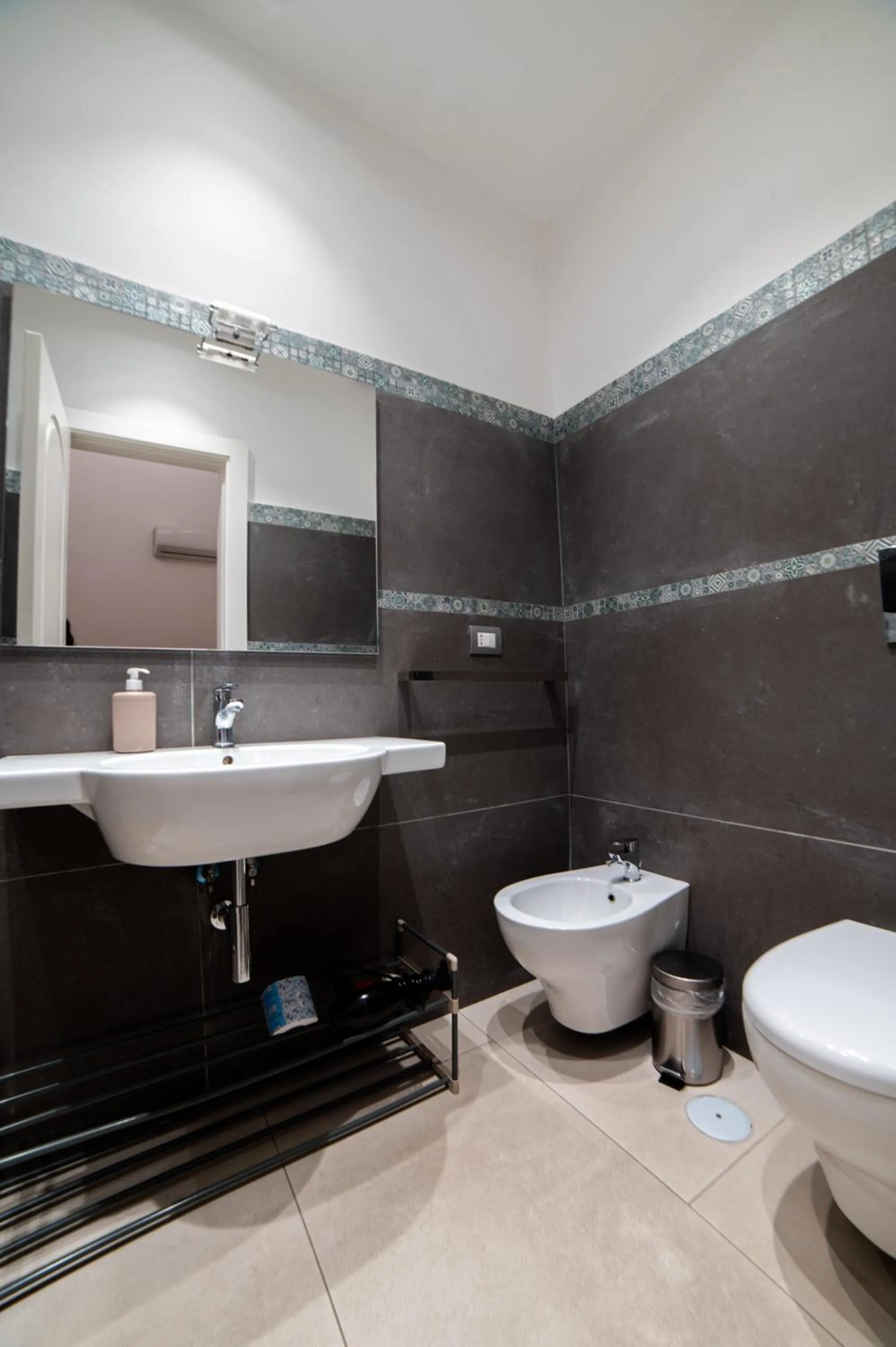 Bathroom in B&B Napoli Time