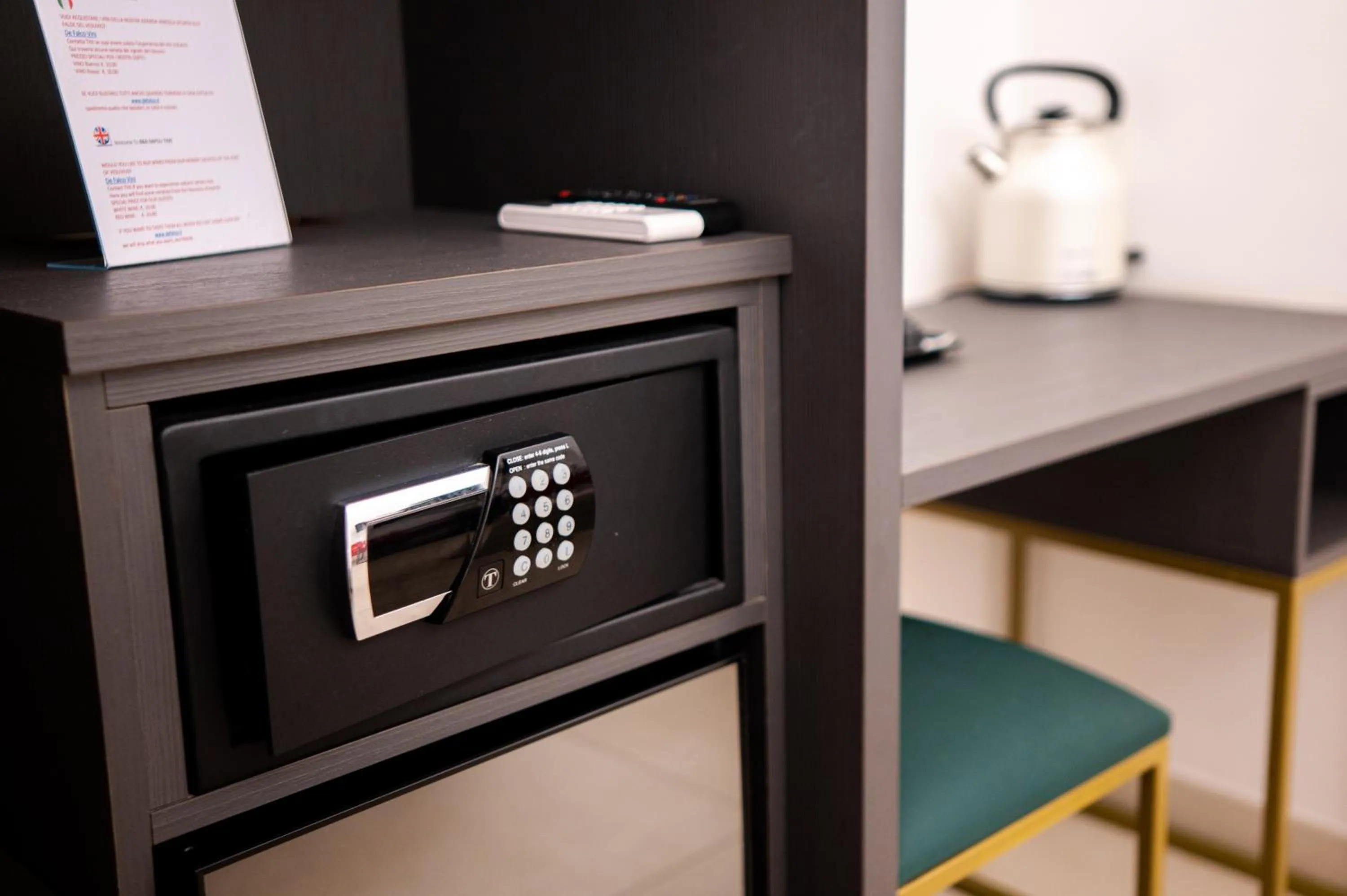 safe in B&B Napoli Time