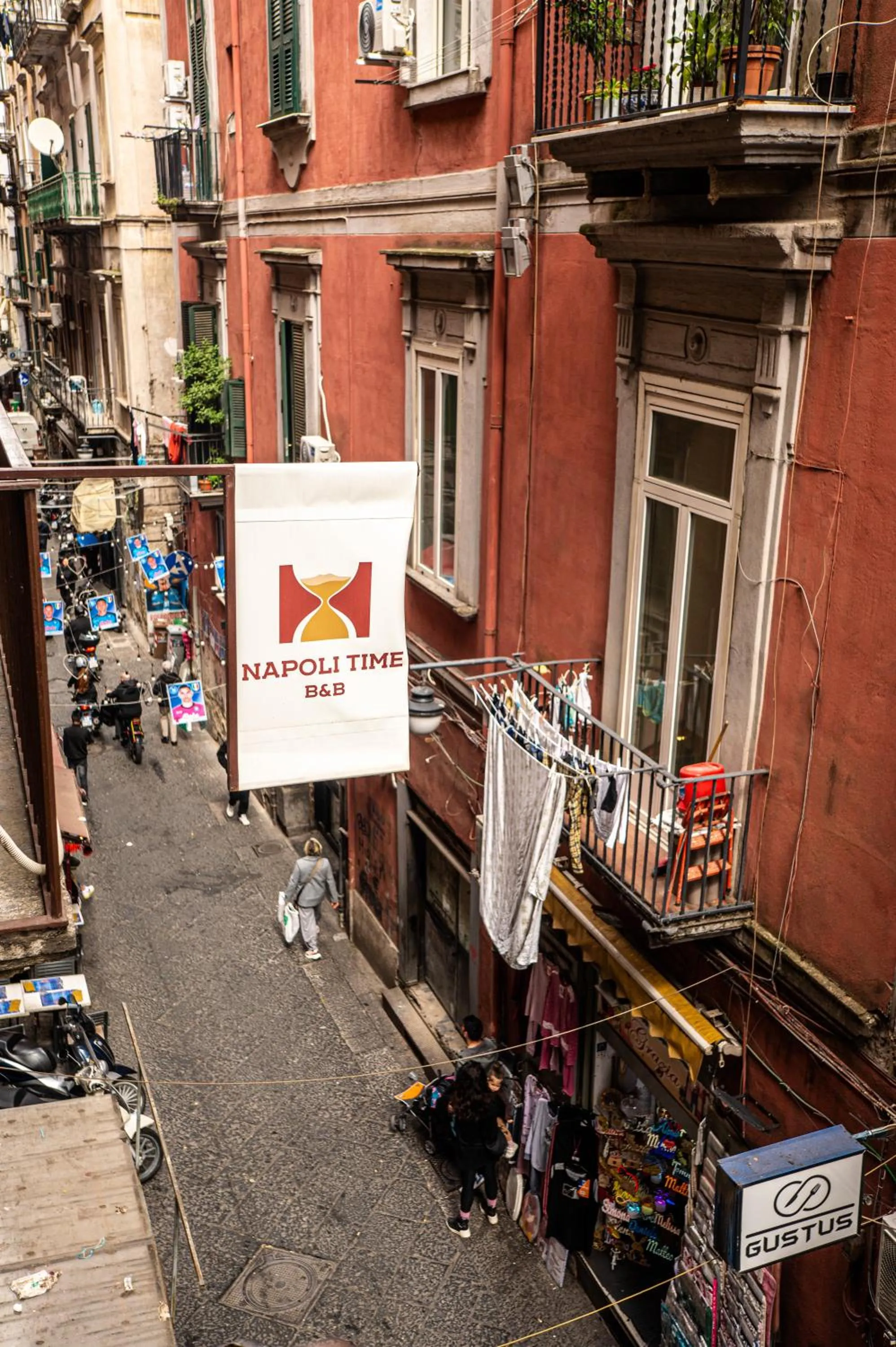 Neighbourhood in B&B Napoli Time