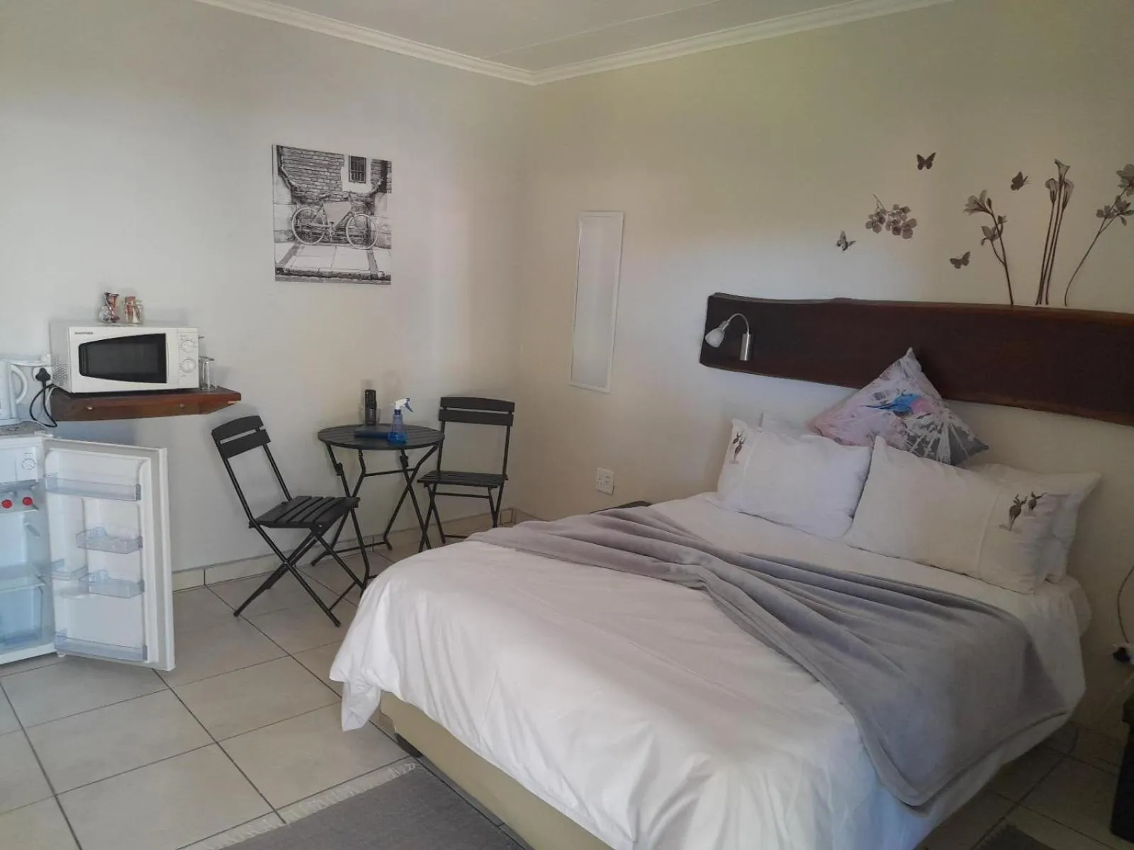 Photo of the whole room, Bed in Eden Chalets