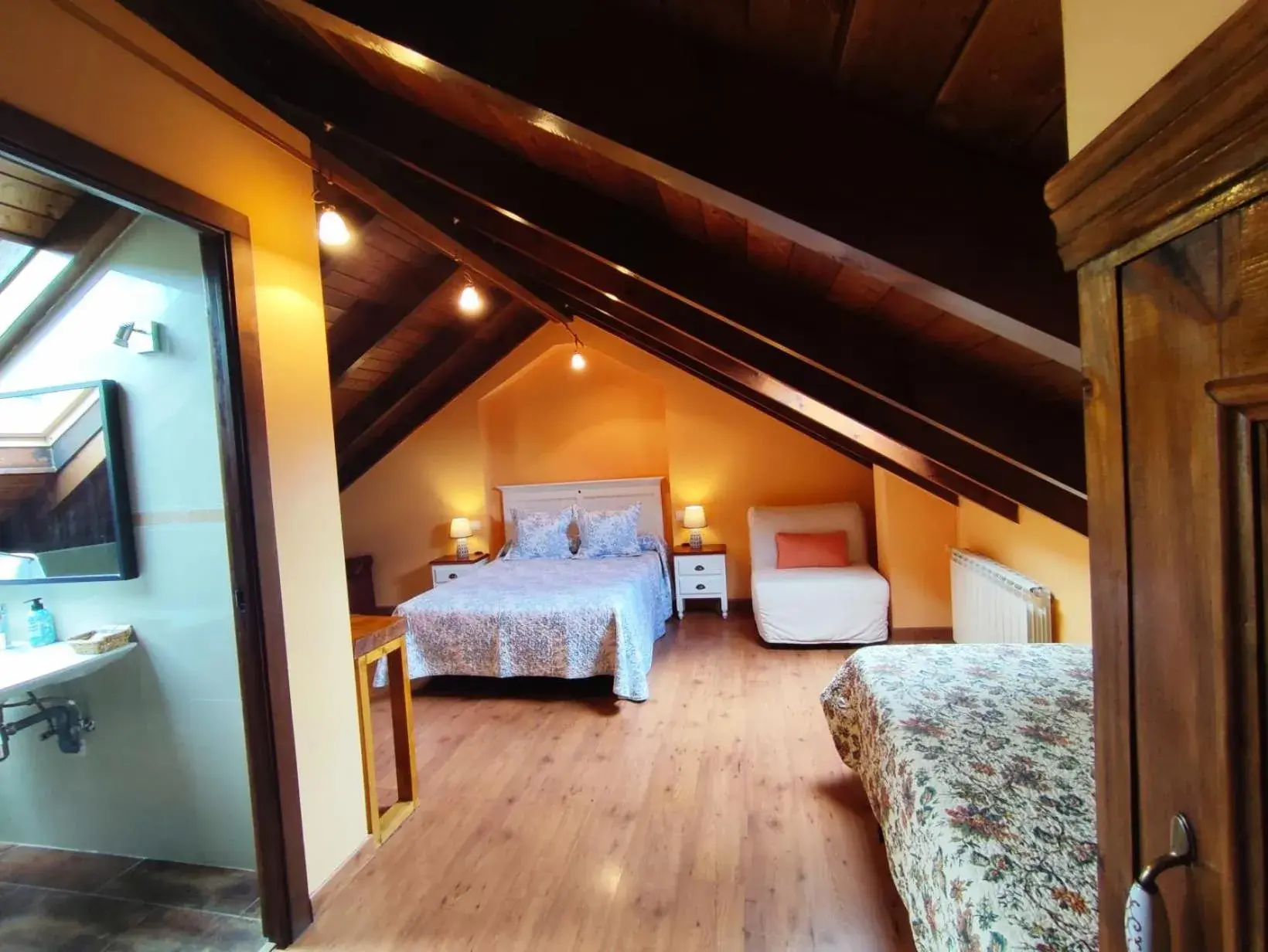 Family Double Room in Hotel Rural Pajarapinta Family Double Room in Hotel Rural Pajarapinta
