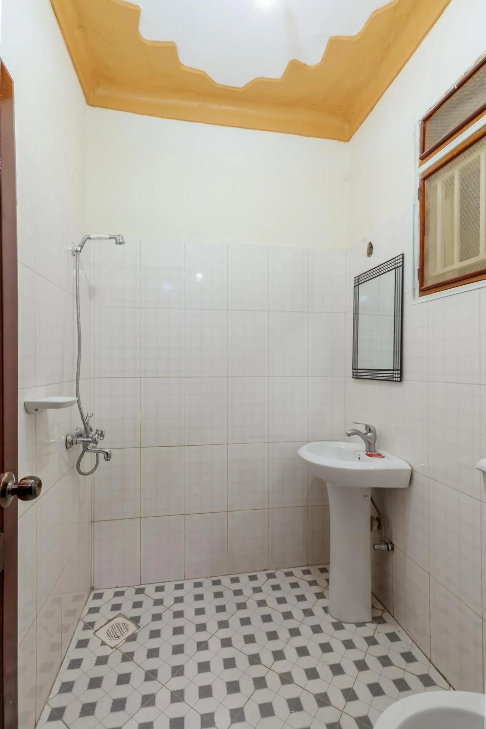 Toilet in Airport Side Hotel Entebbe