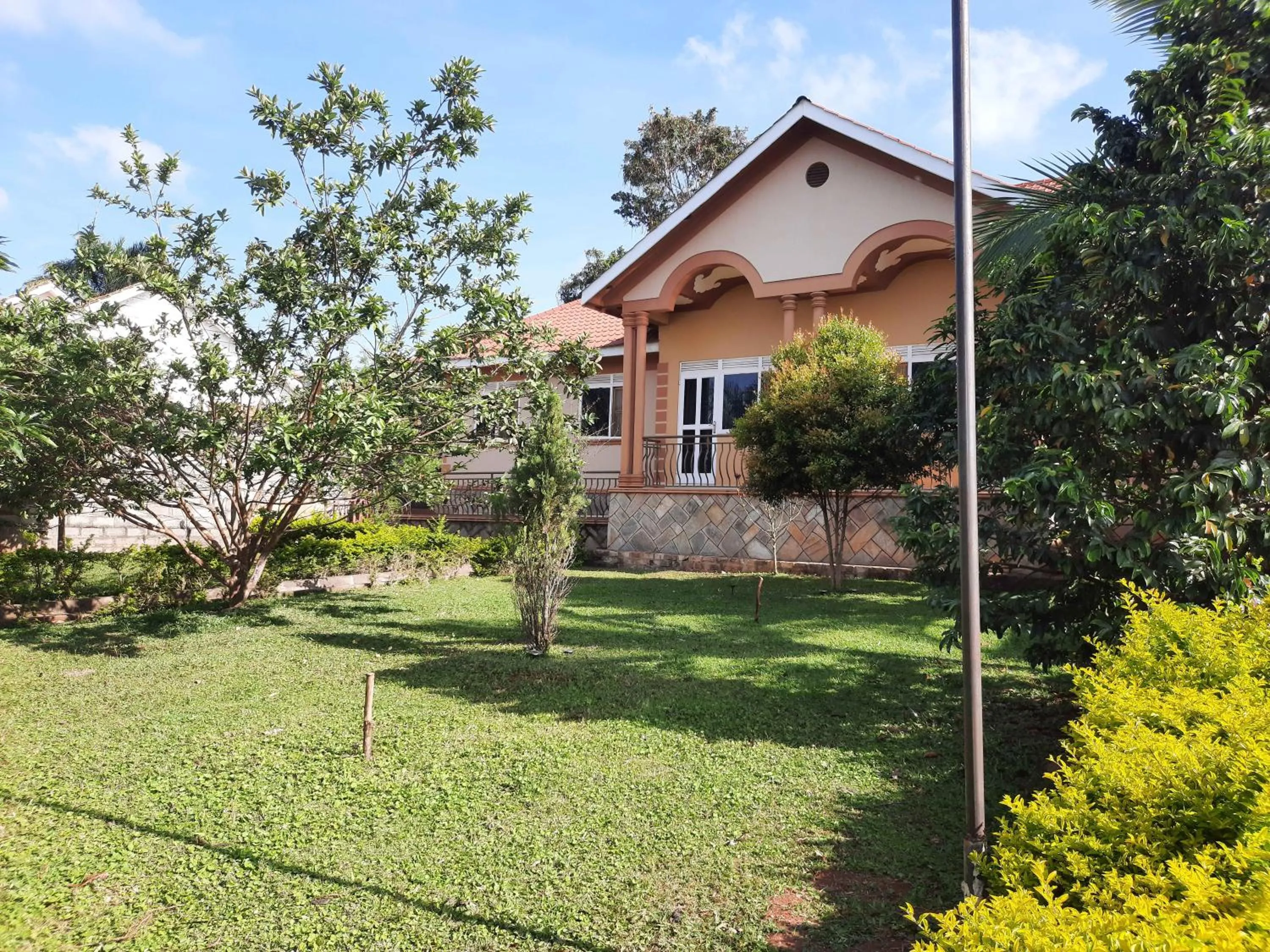 Garden in Airport Side Hotel Entebbe