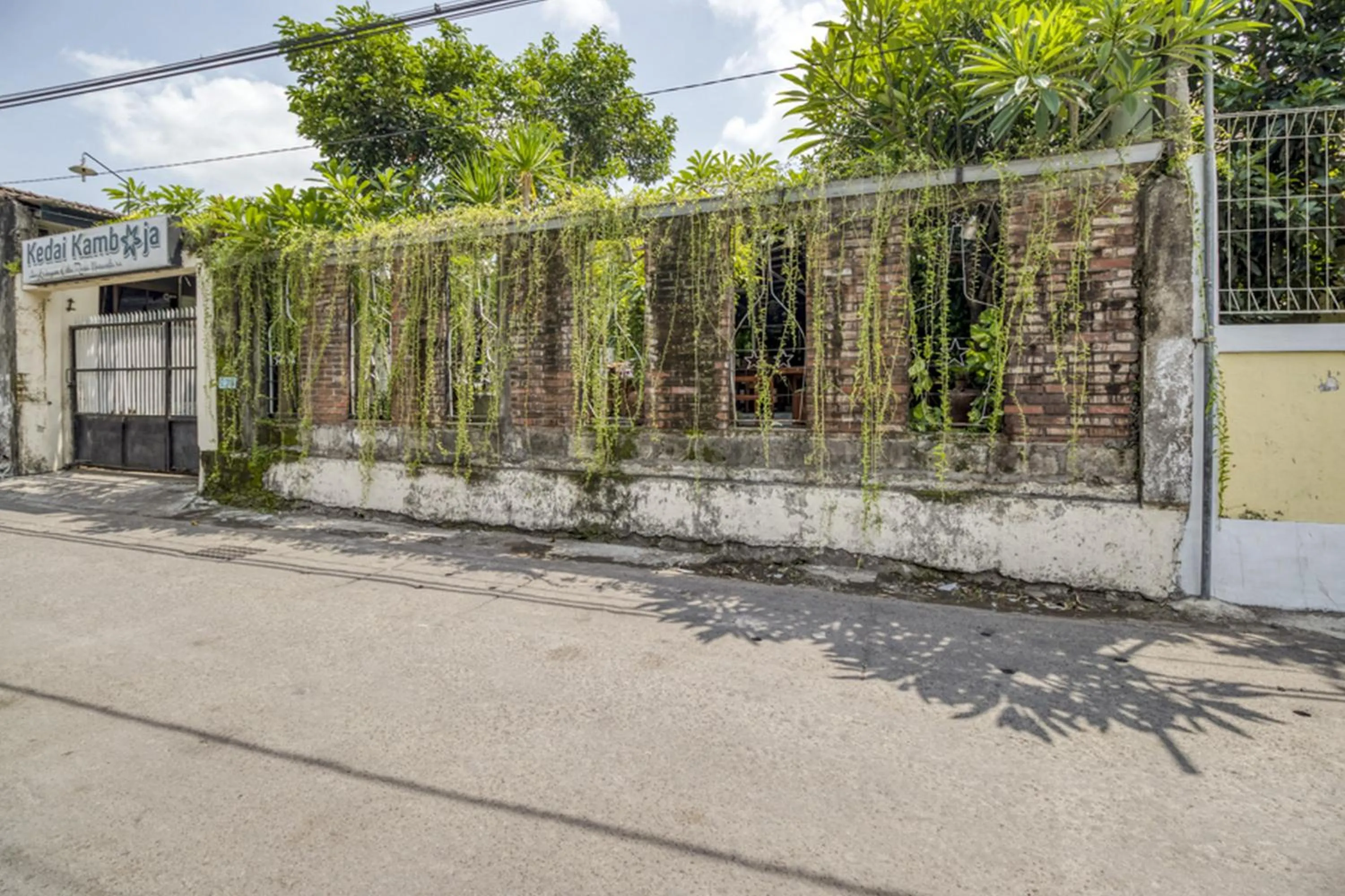 RedDoorz Hostel near Adisucipto Airport Yogyakarta