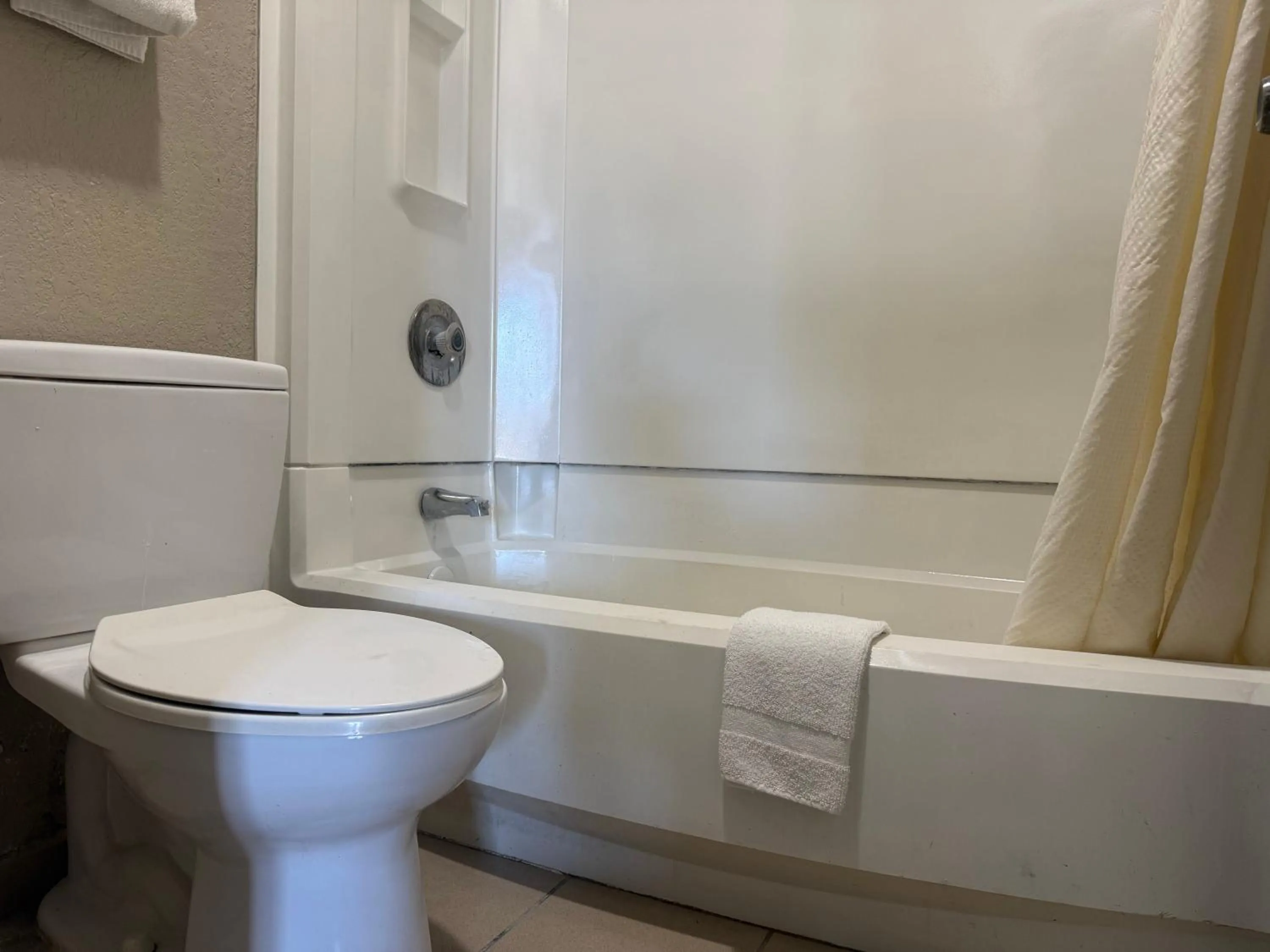 Bathroom in Homegate Studios & Suites San Antonio Medical Center