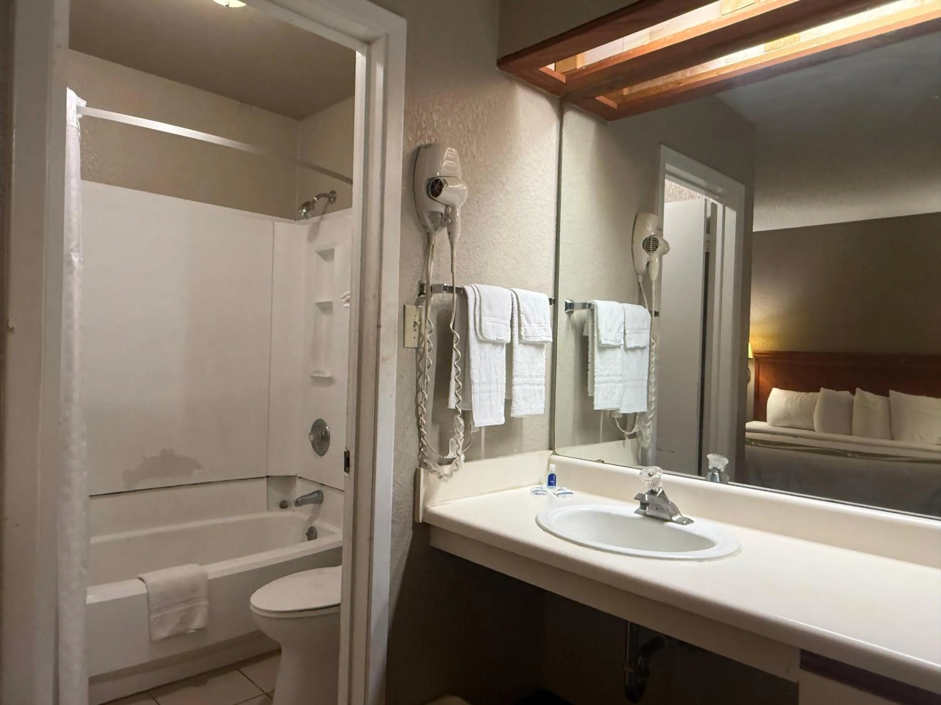 Bathroom in Homegate Studios & Suites San Antonio Medical Center