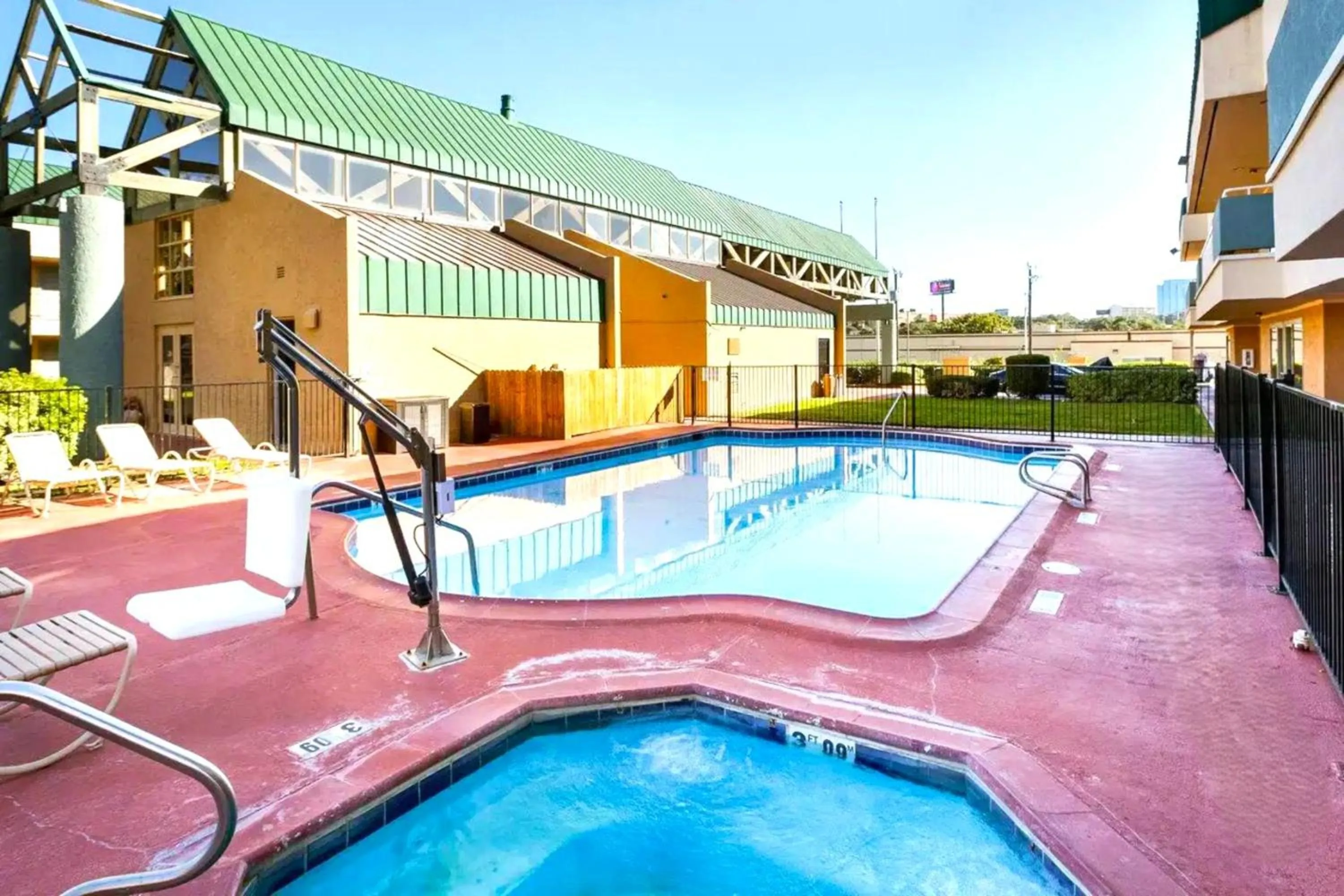 Swimming pool in Homegate Studios & Suites San Antonio Medical Center