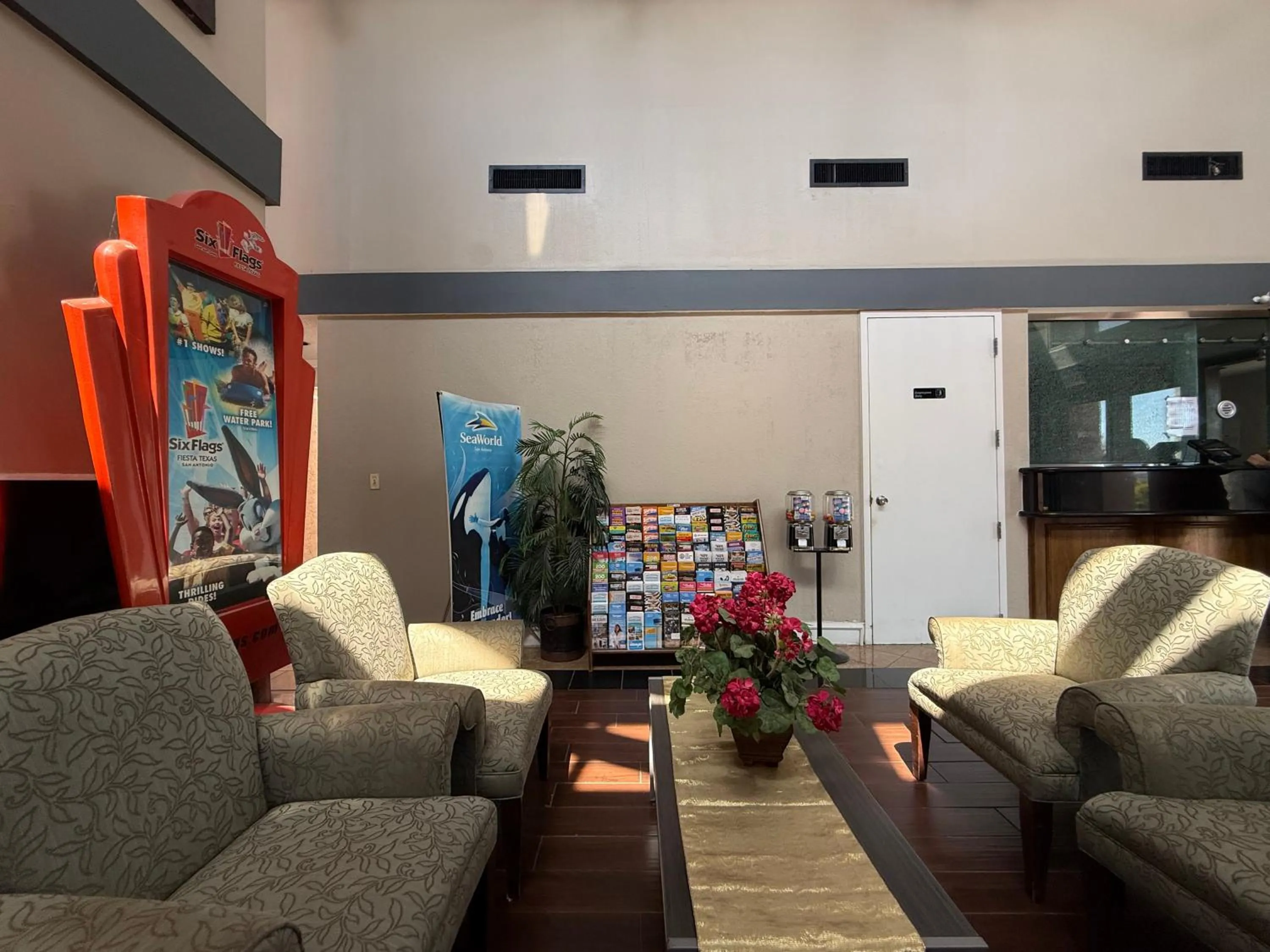 Lobby or reception in Homegate Studios & Suites San Antonio Medical Center