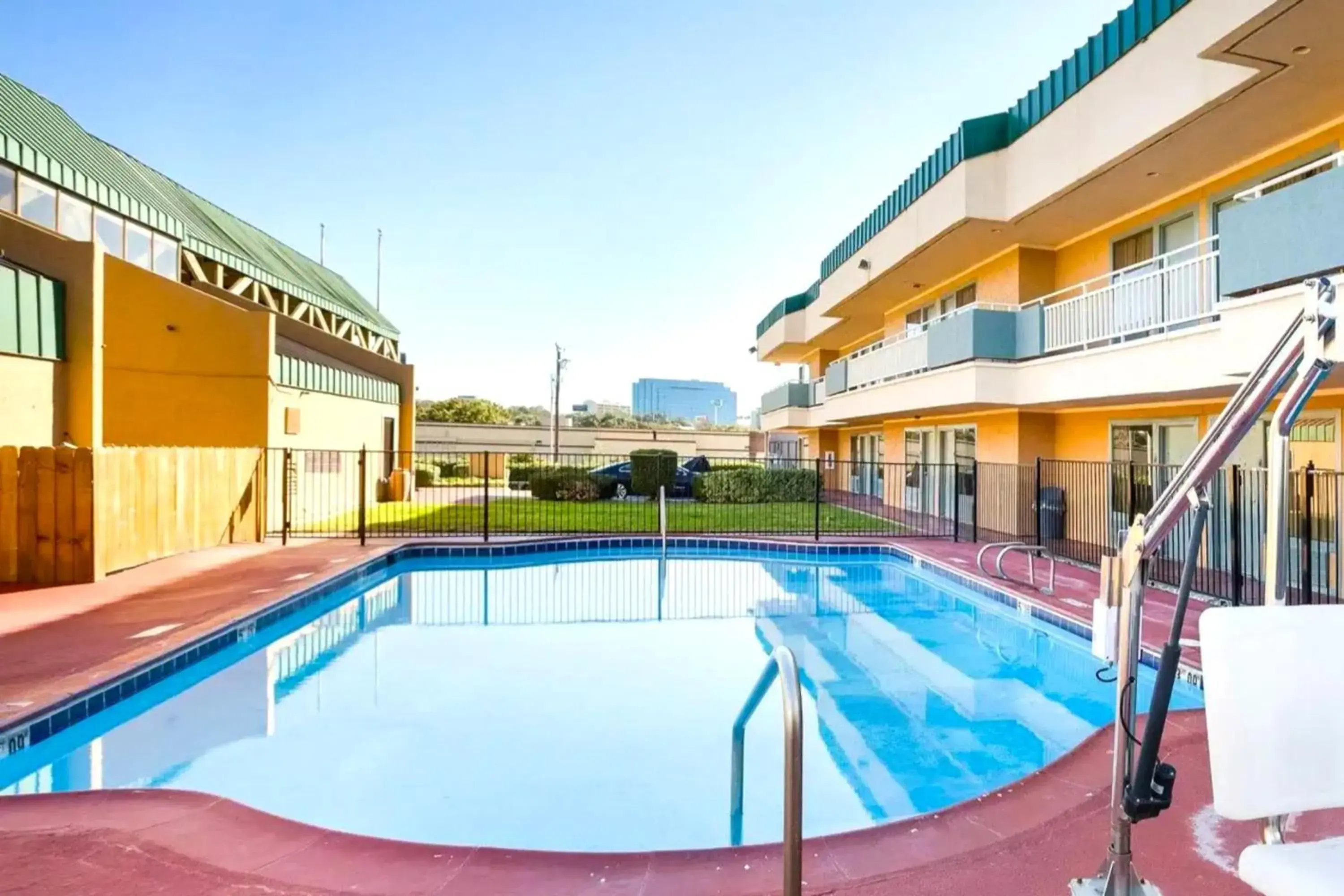 Swimming pool in Homegate Studios & Suites San Antonio Medical Center Swimming pool in Homegate Studios & Suites San Antonio Medical Center