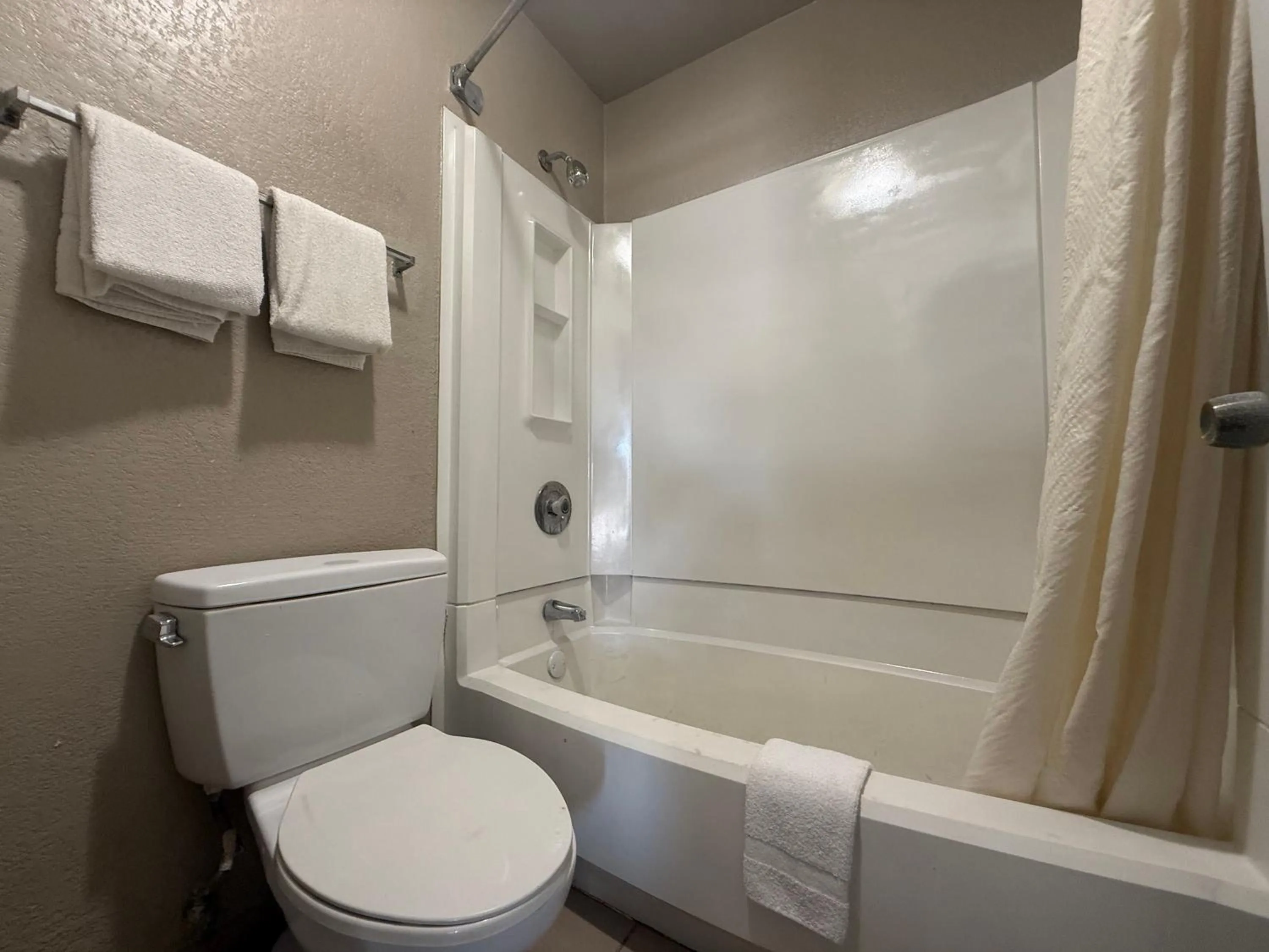 Bathroom in Homegate Studios & Suites San Antonio Medical Center