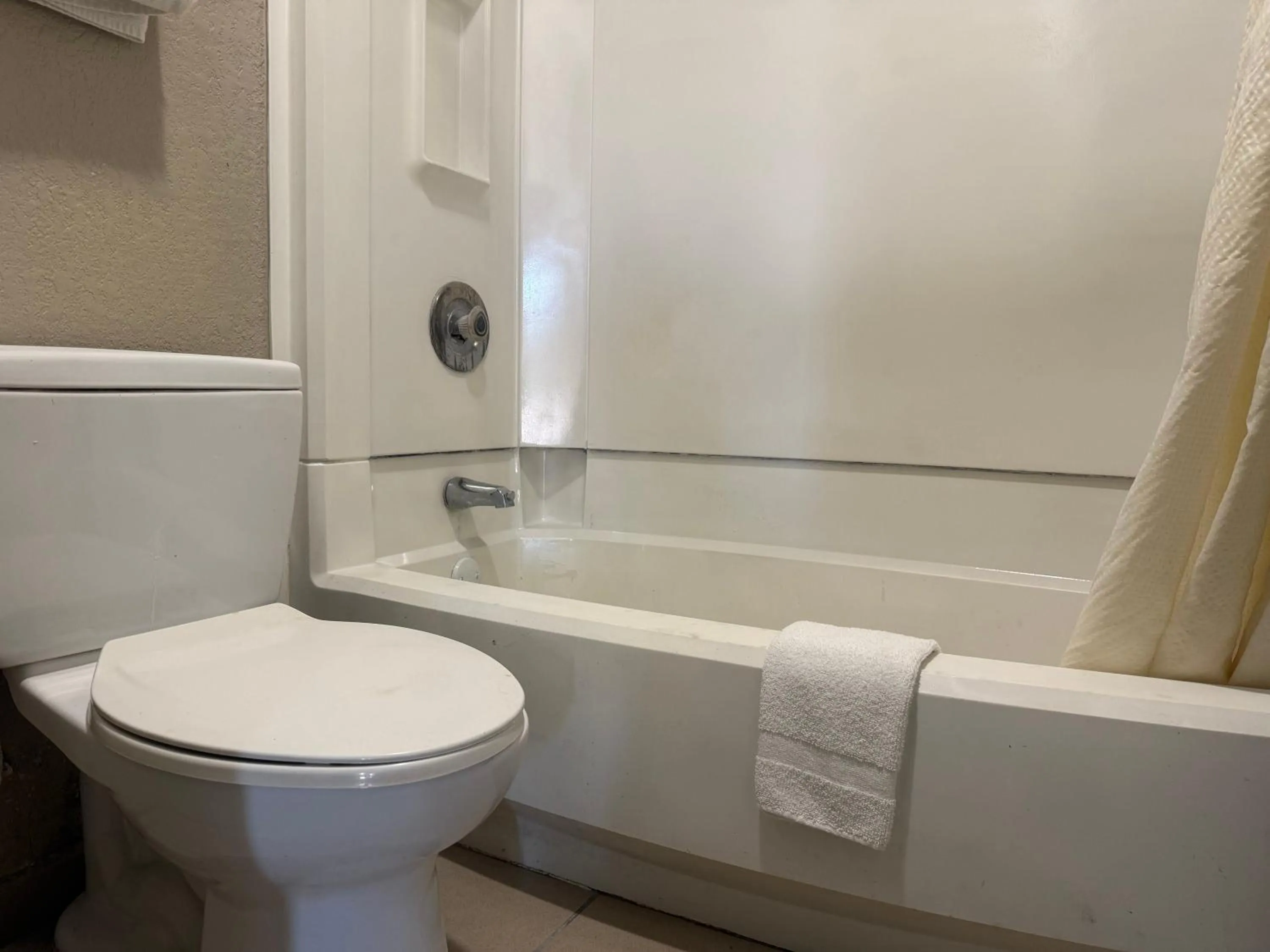 Bathroom in Homegate Studios & Suites San Antonio Medical Center