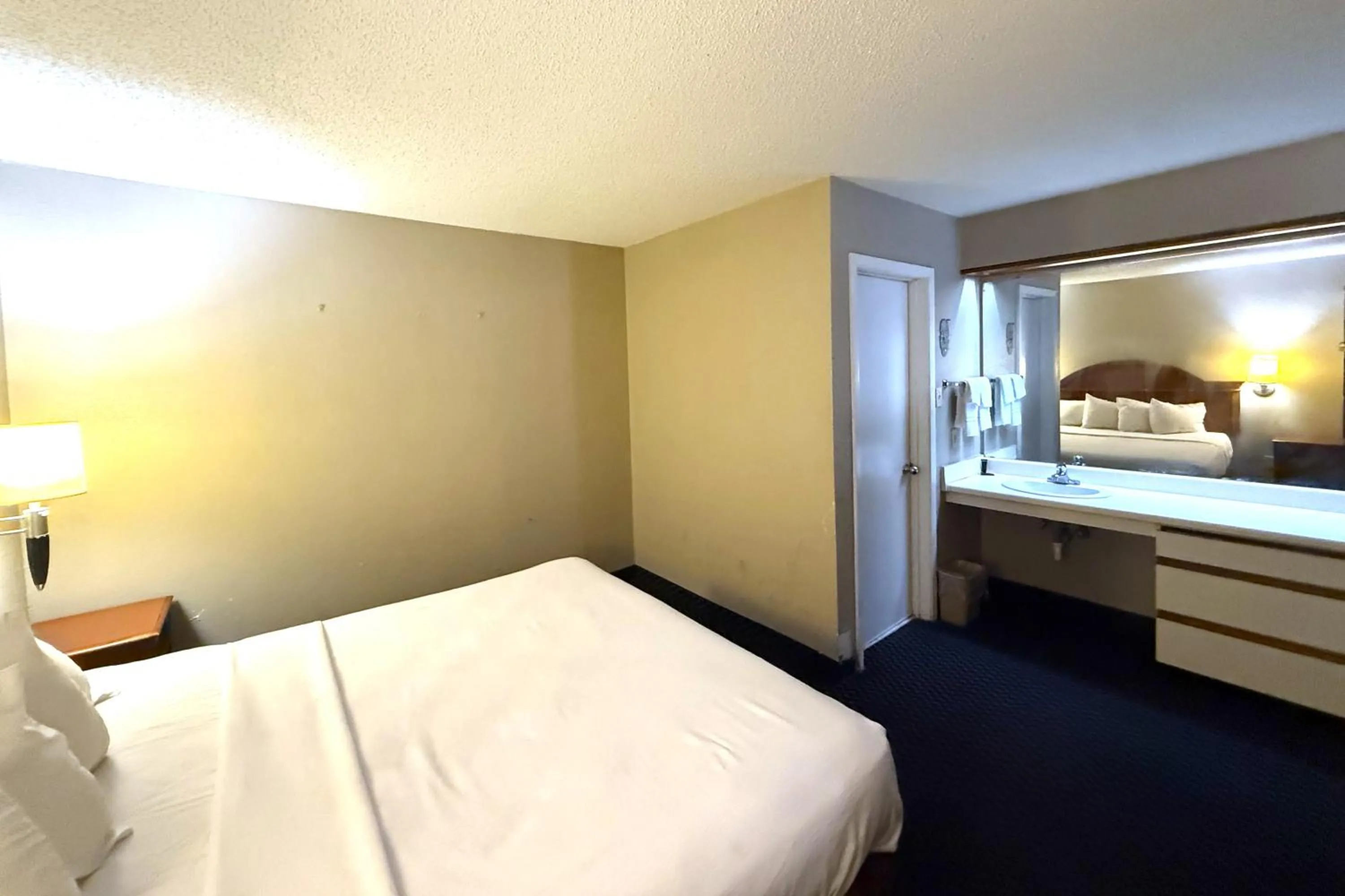 Bedroom, Bed in Homegate Studios & Suites San Antonio Medical Center