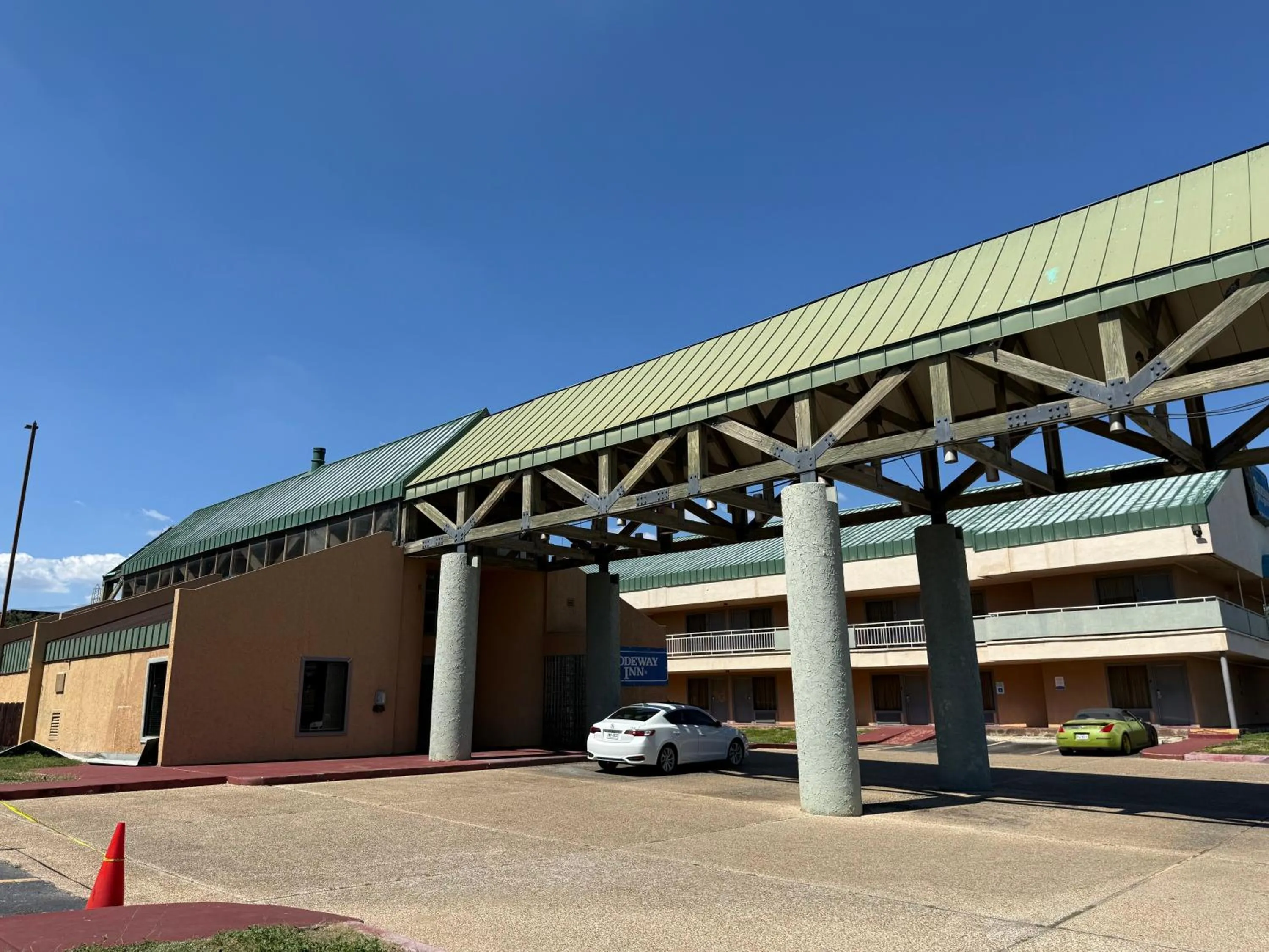 Parking in Homegate Studios & Suites San Antonio Medical Center