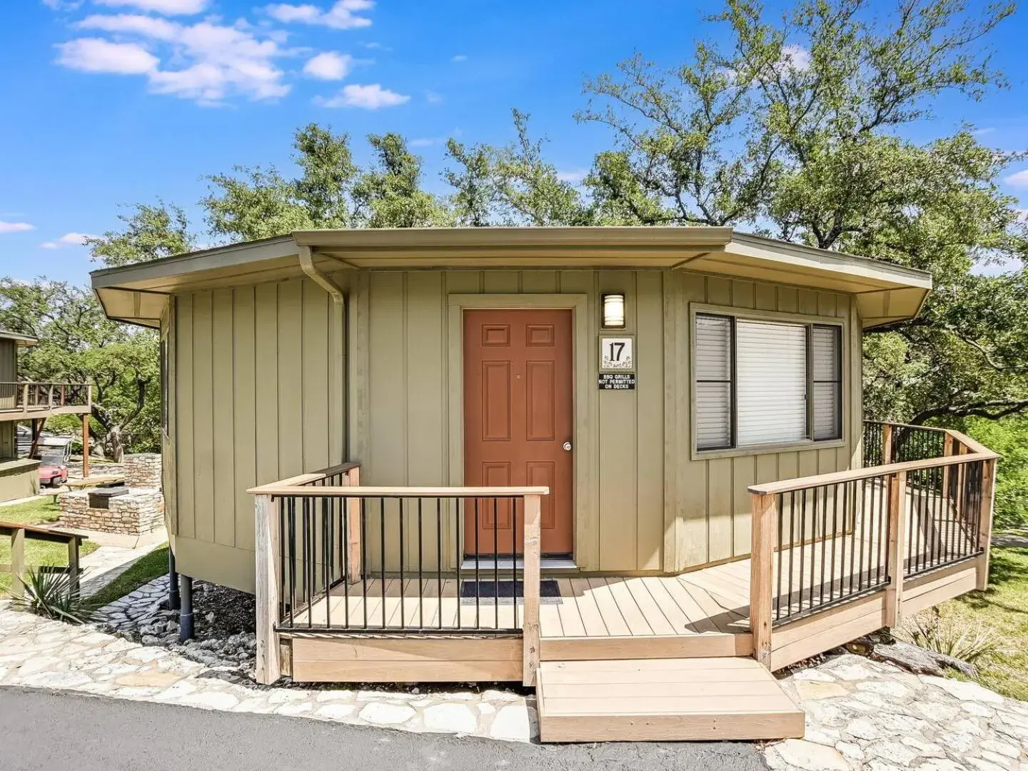 Treehouse Bungalow - Community PoolHot Tub #17 Treehouse Bungalow - Community PoolHot Tub #17