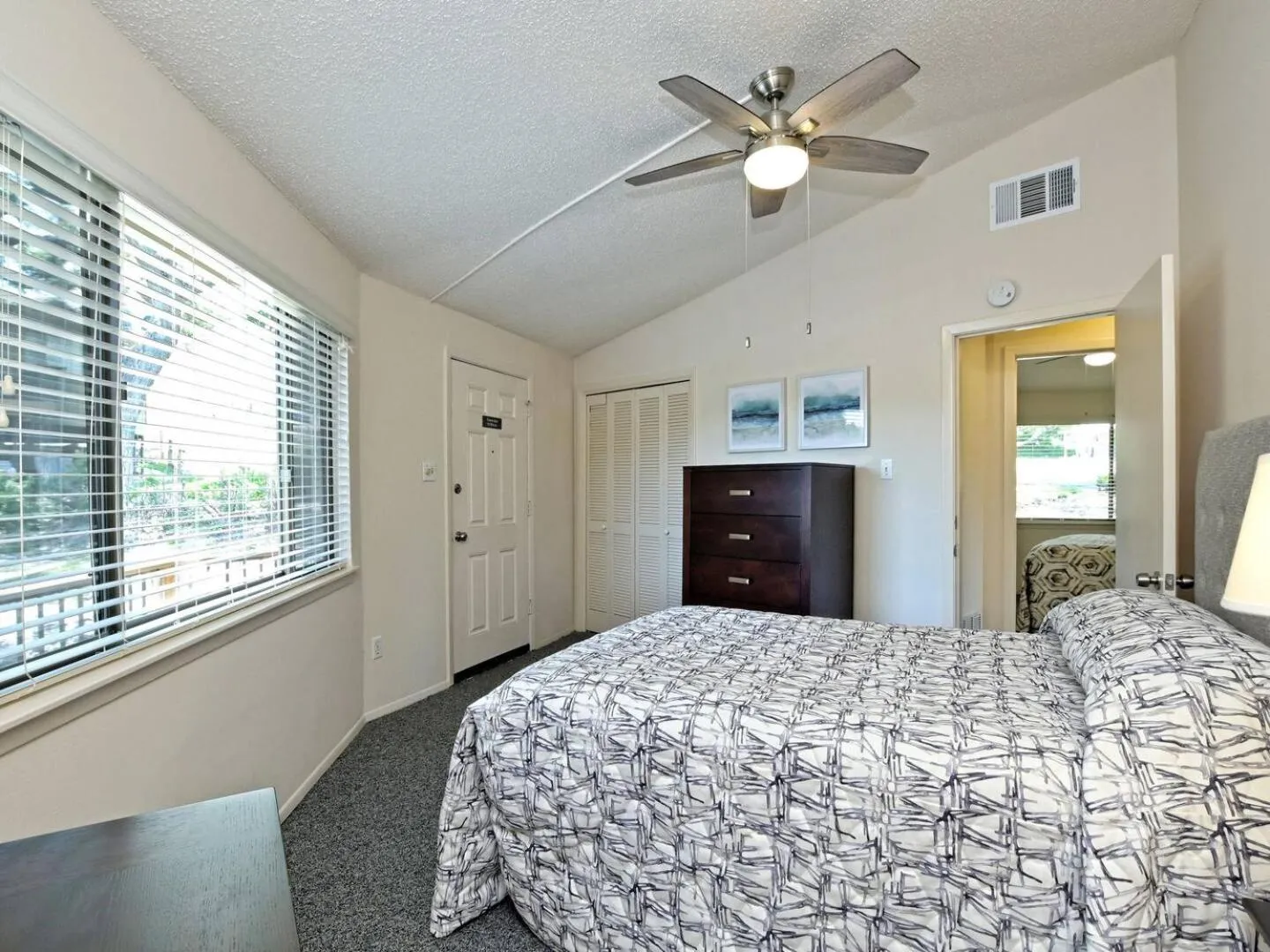 Bed in Treehouse Bungalow - Community PoolHot Tub #17