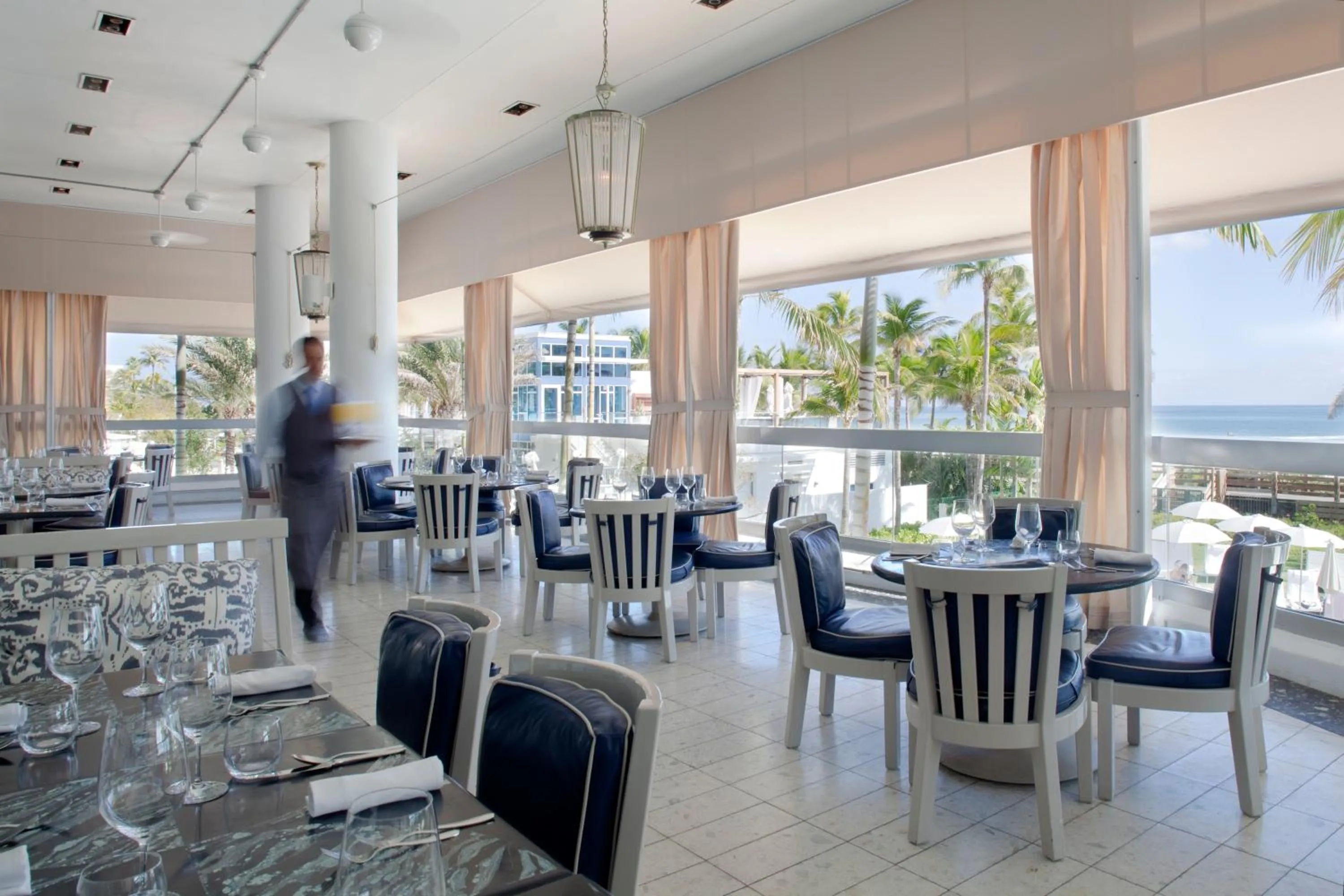 Restaurant/places to eat in Fontainebleau Miami Beach