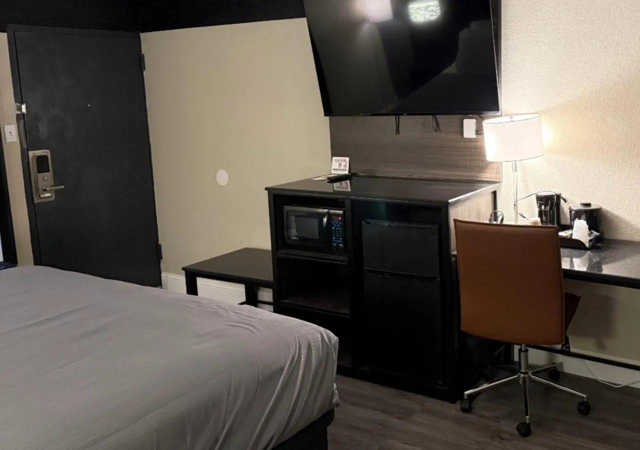 Bedroom, Bed in Lx Hotel, Powered by ACW Circle