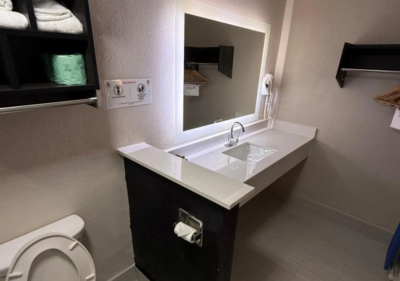 Bathroom in Lx Hotel, Powered by ACW Circle