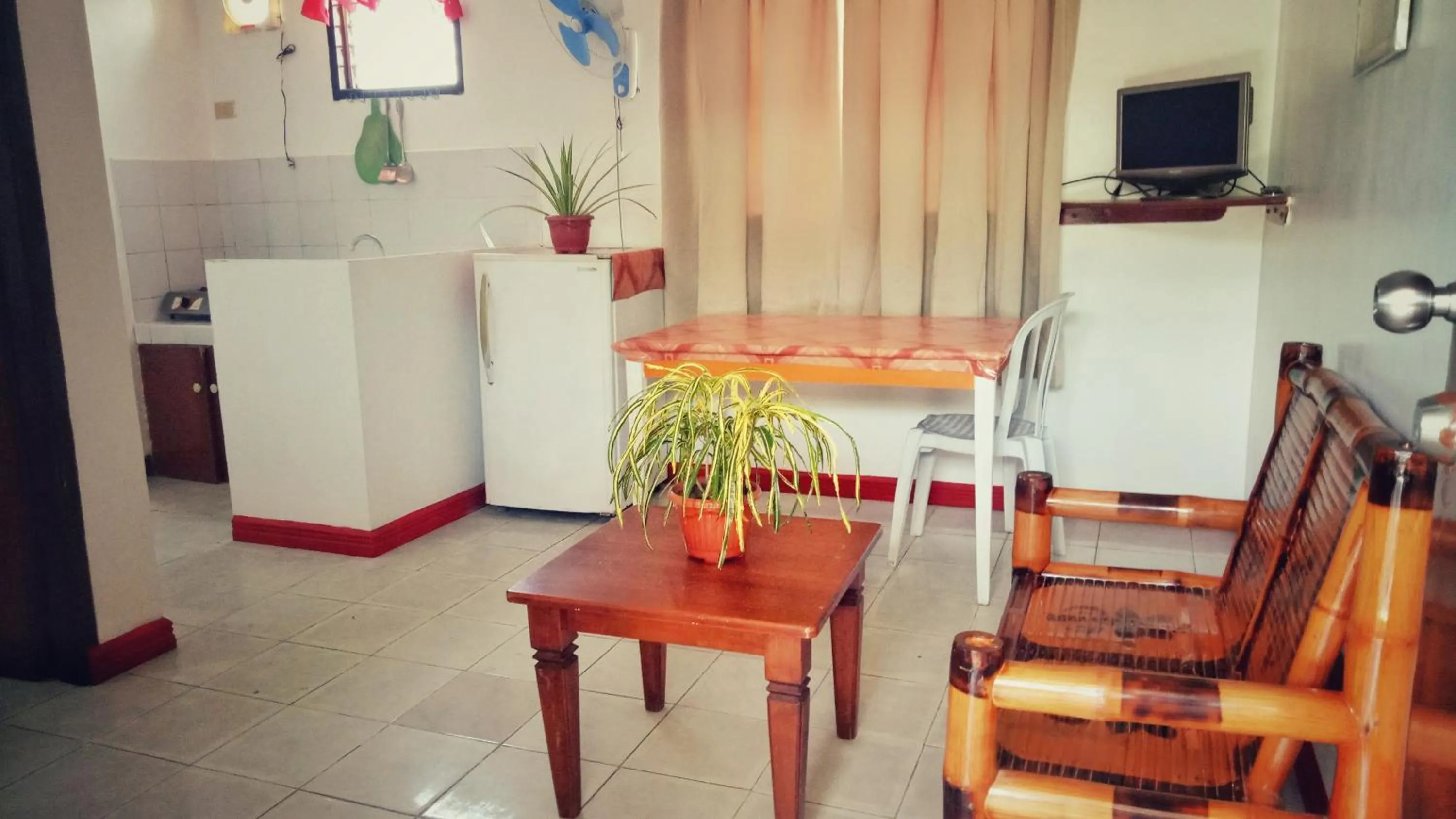 Dining area in WHITE BEACH GUEST HOUSE