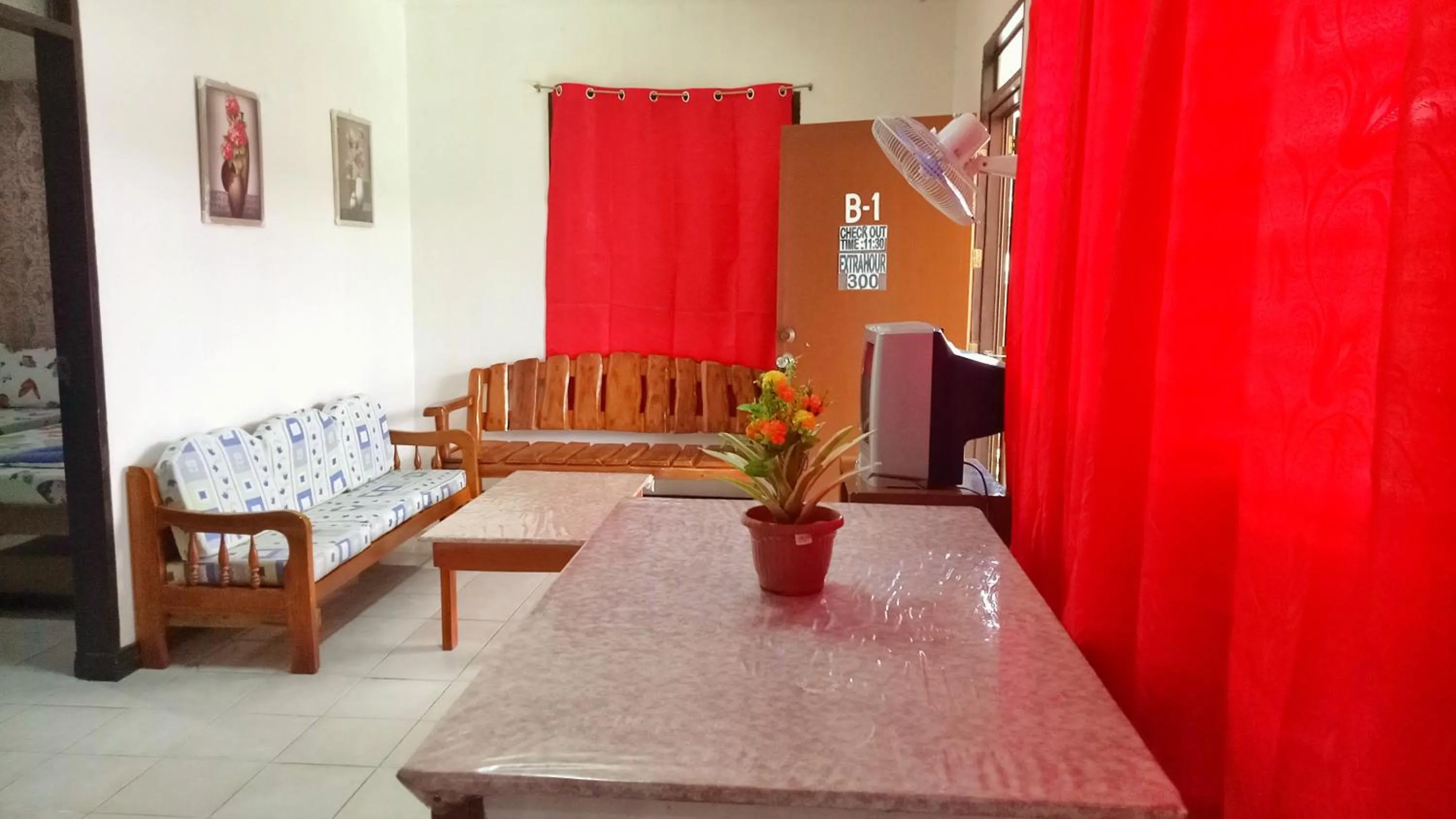 Seating area in WHITE BEACH GUEST HOUSE