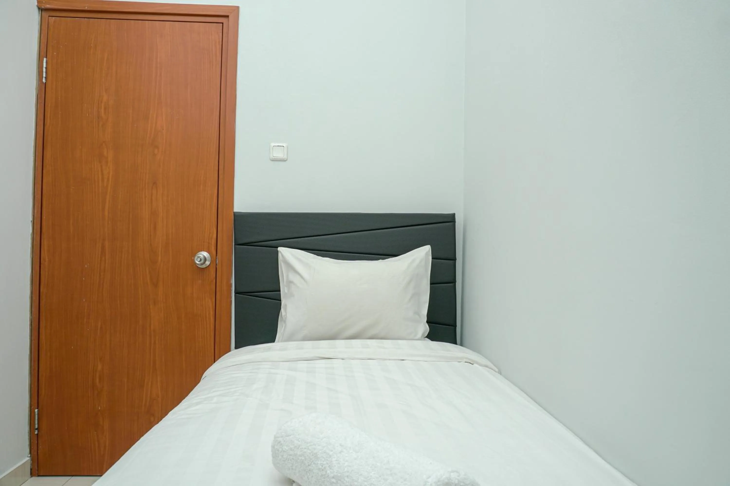 Brand New and Modern 3BR Grand Palace Kemayoran Apartment By Travelio