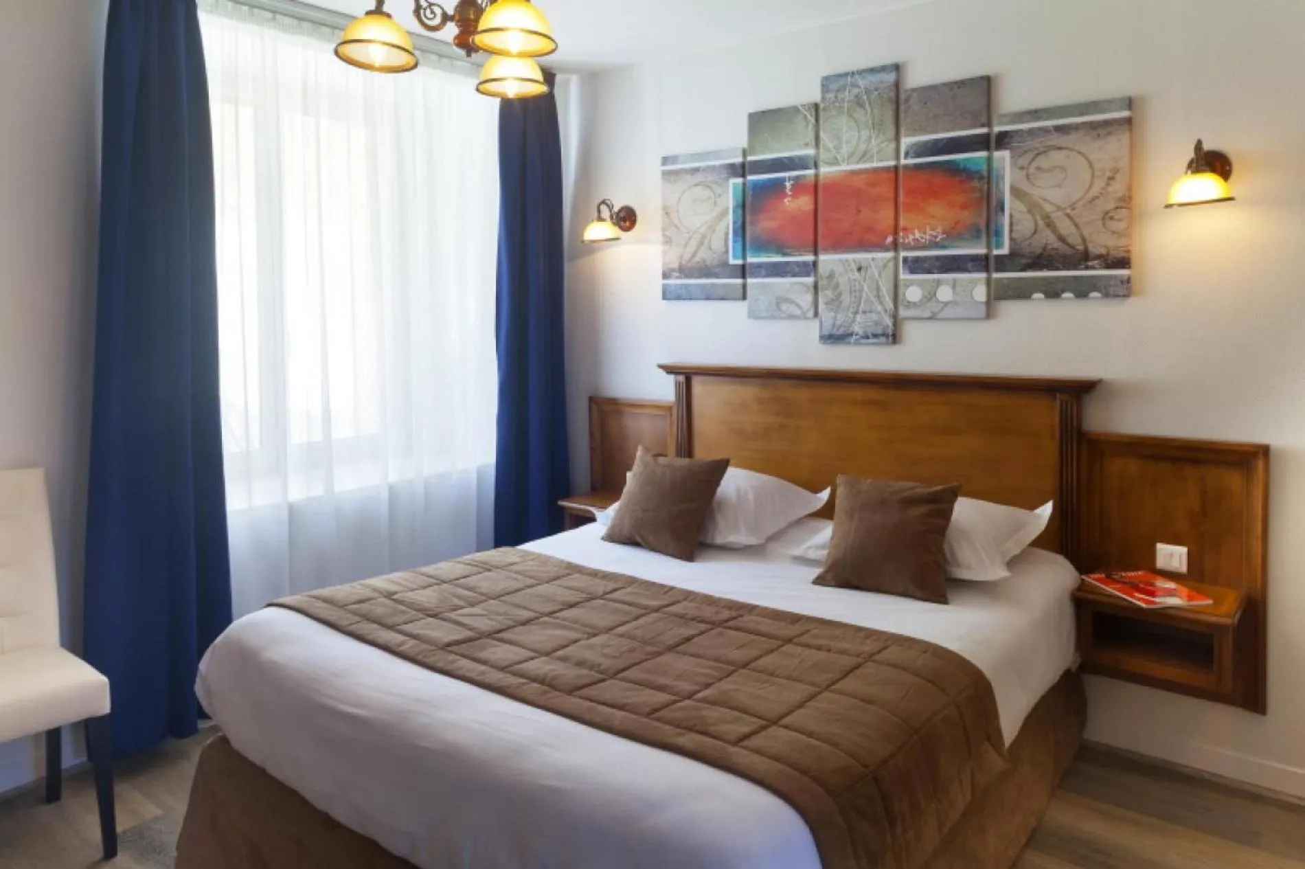 Bed in Logis Hôtel & Restaurant du Sauvage