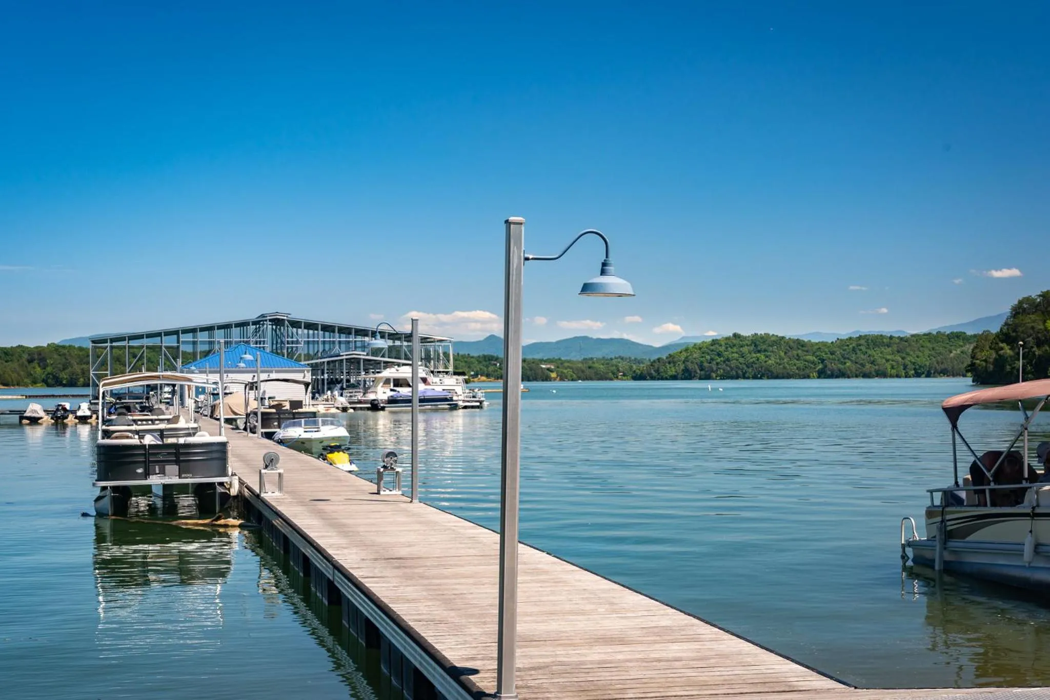 Cozy Bear, Free Attraction Tickets, Hot Tub, WIFI, Fireplace!!!