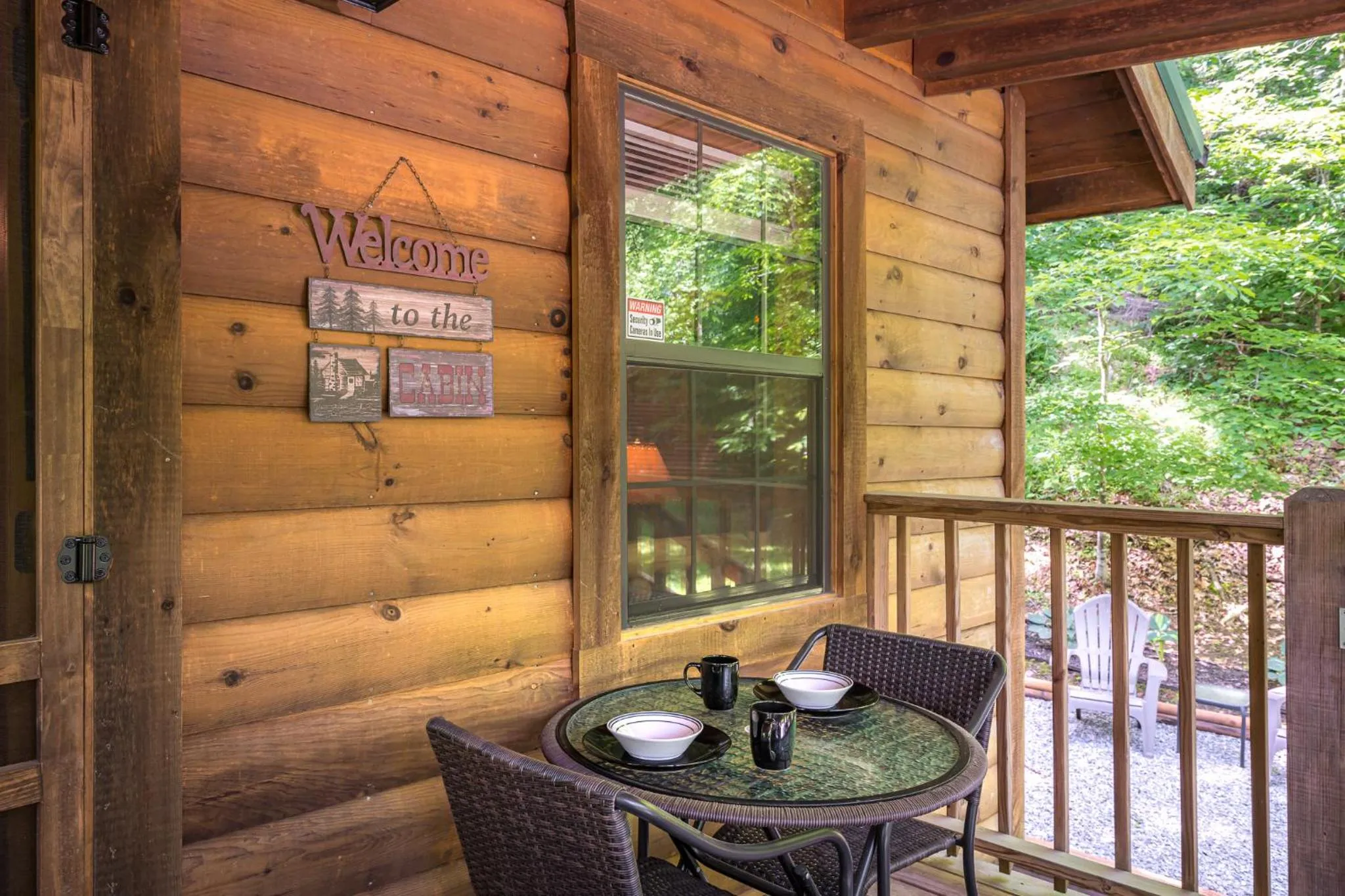 Cozy Bear, Free Attraction Tickets, Hot Tub, WIFI, Fireplace!!!