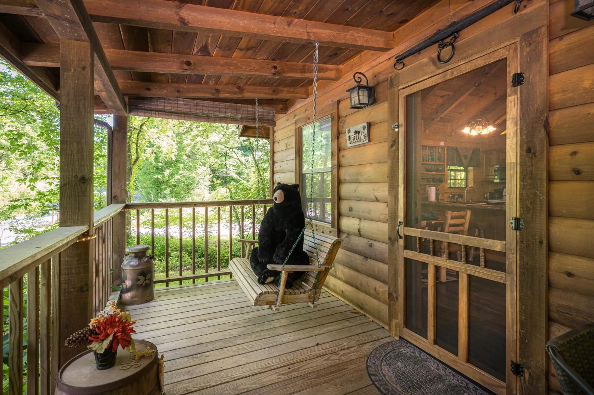 Cozy Bear, Free Attraction Tickets, Hot Tub, WIFI, Fireplace!!!