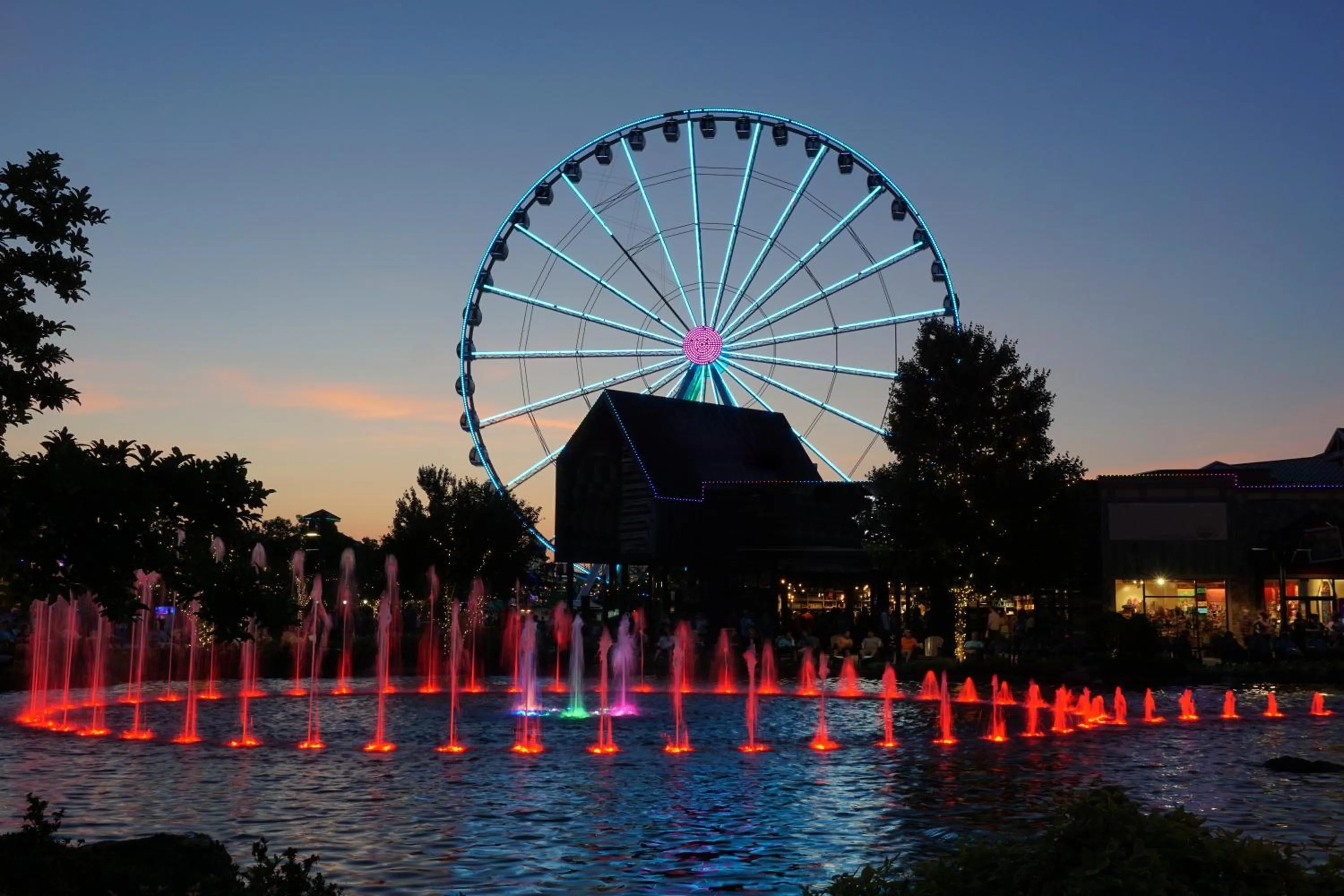 Cozy Bear, Free Attraction Tickets, Hot Tub, WIFI, Fireplace!!!