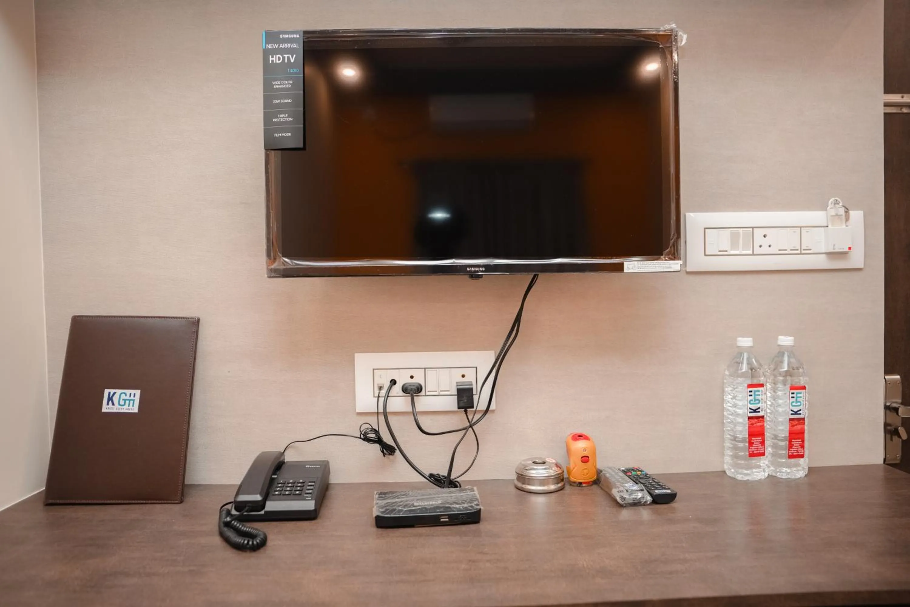 TV and multimedia in Kristi Guest House, Shantiniketan