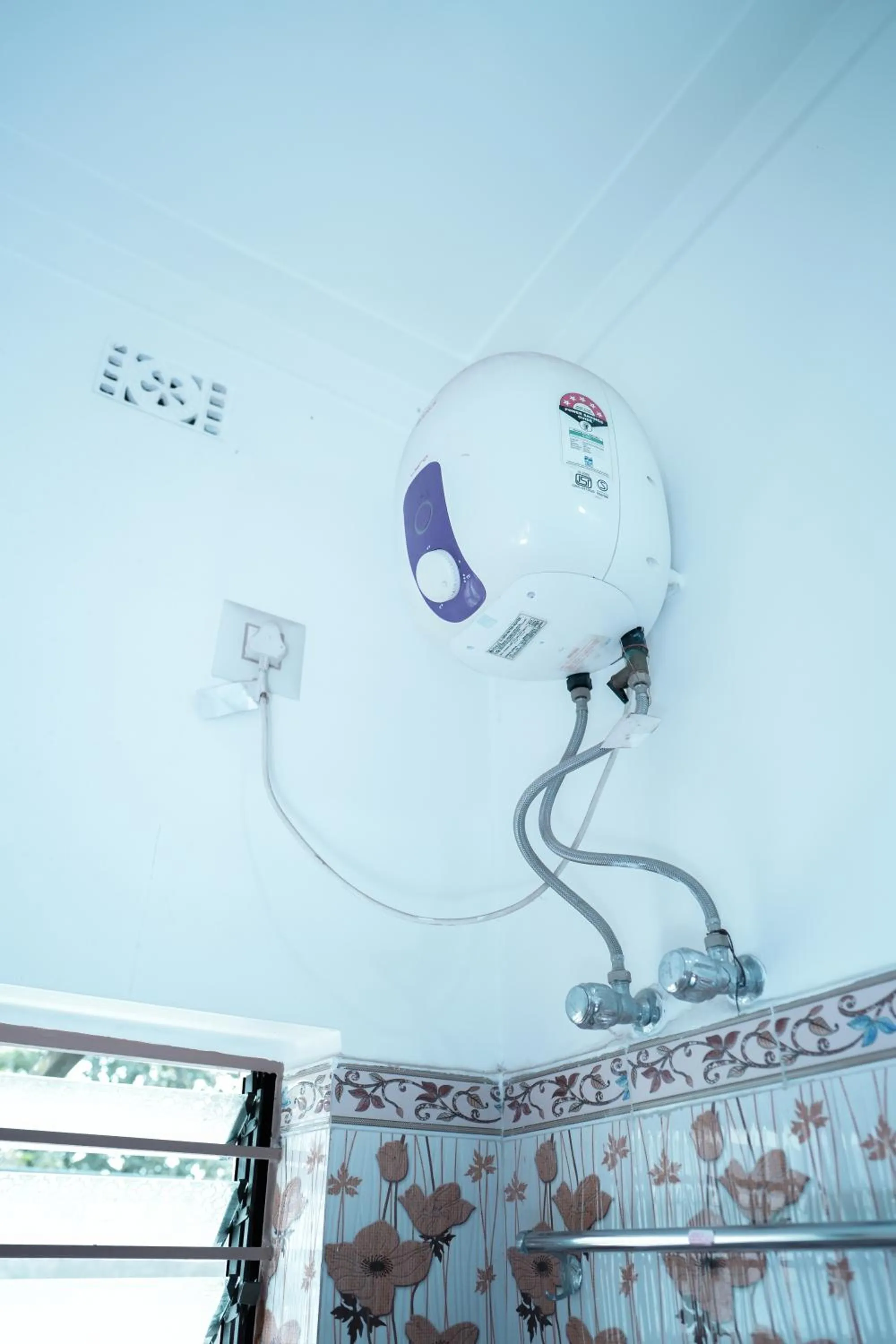 Bathroom in Kristi Guest House, Shantiniketan