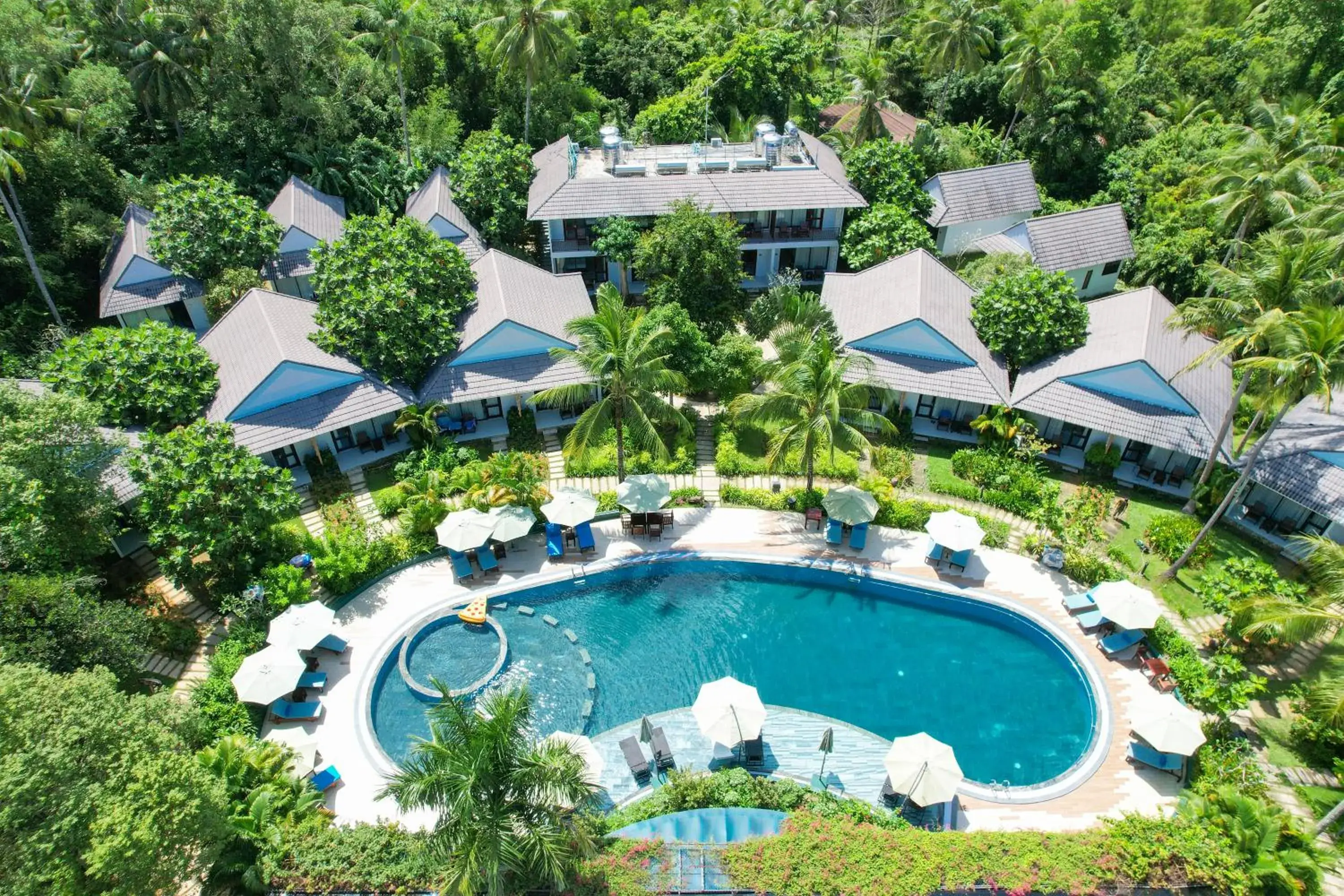 Swimming pool in Kingo Retreat Resort Swimming pool in Kingo Retreat Resort