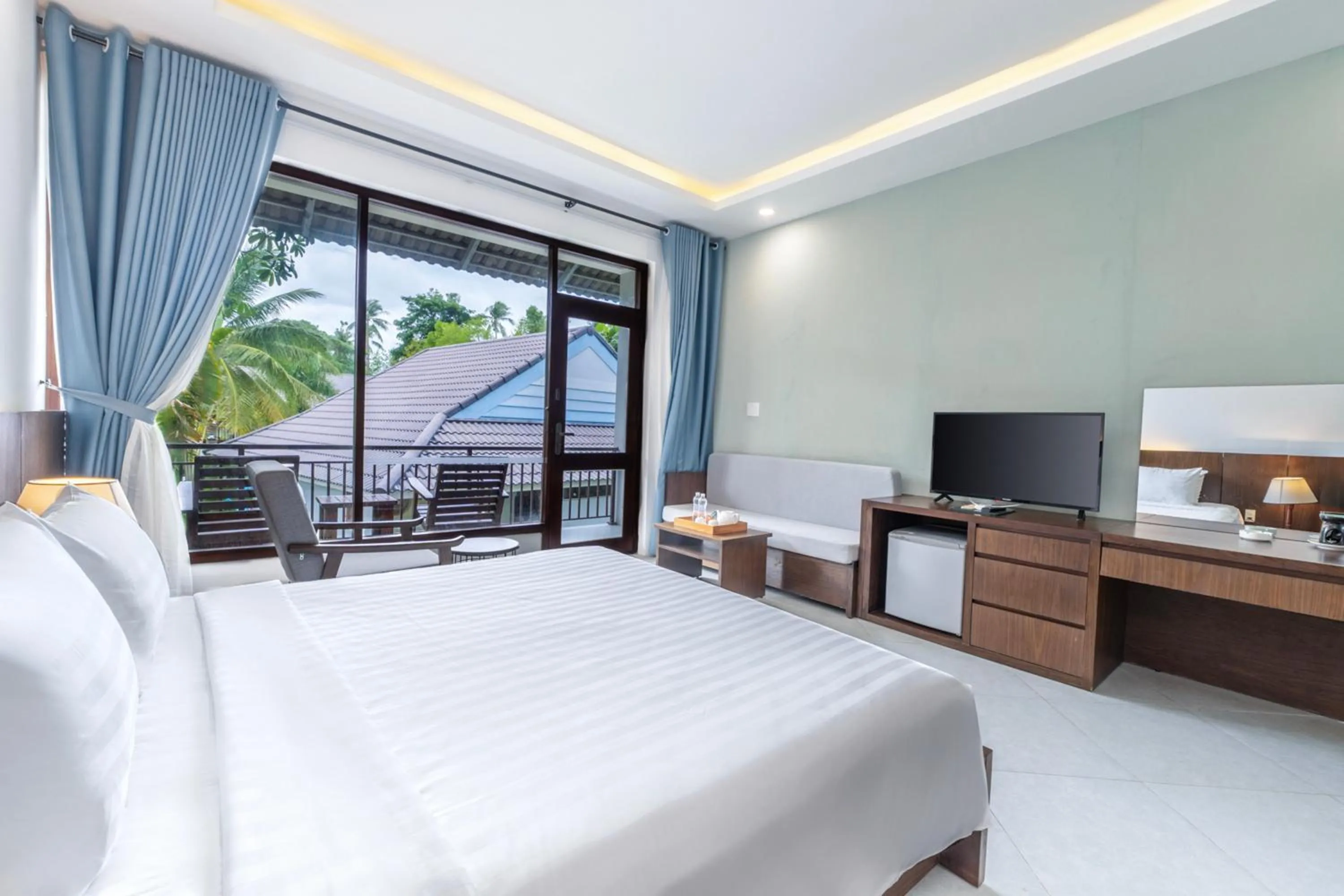 Photo of the whole room, Bed in Kingo Retreat Resort