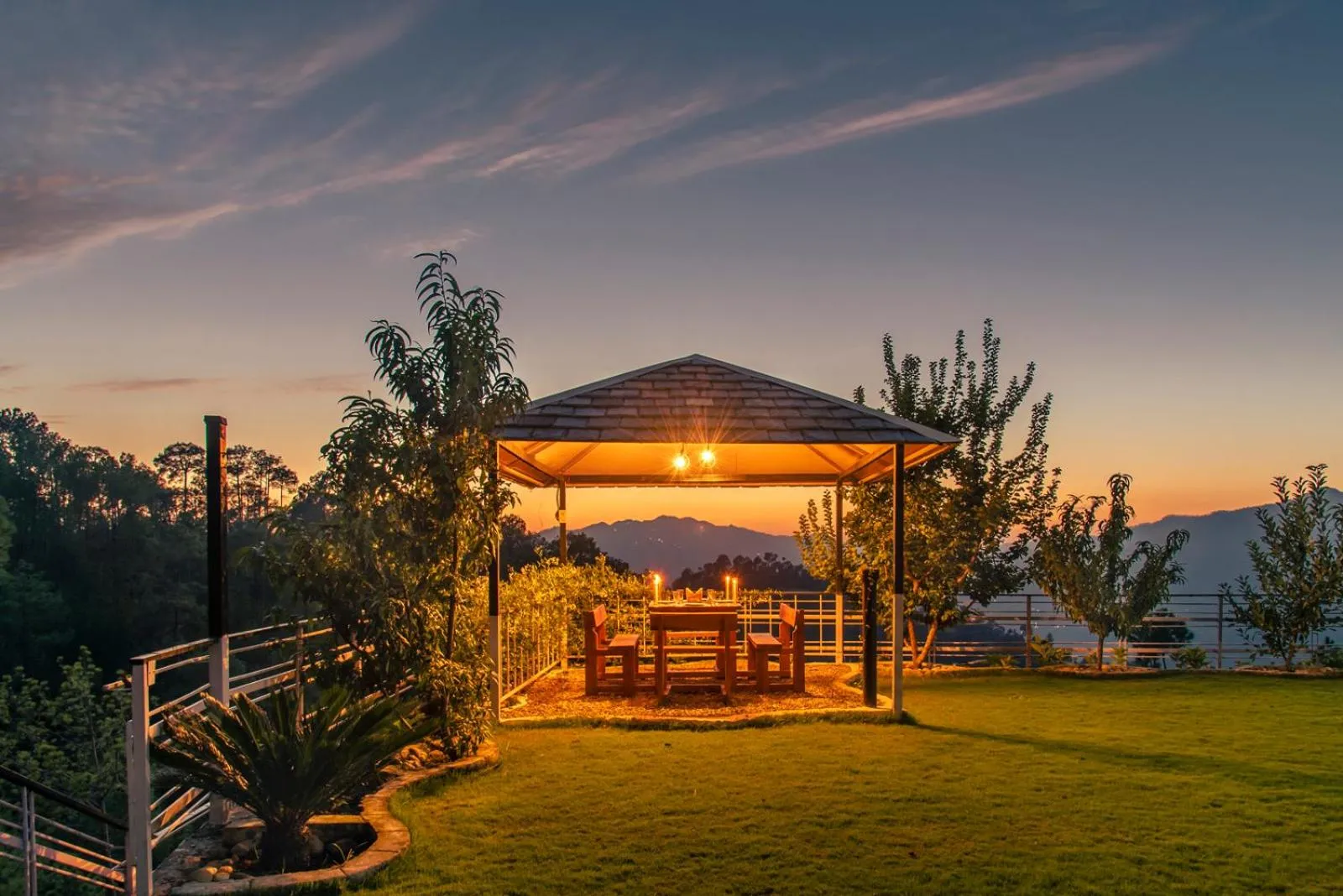 Restaurant/places to eat in Kanishka Retreat Resort Chail