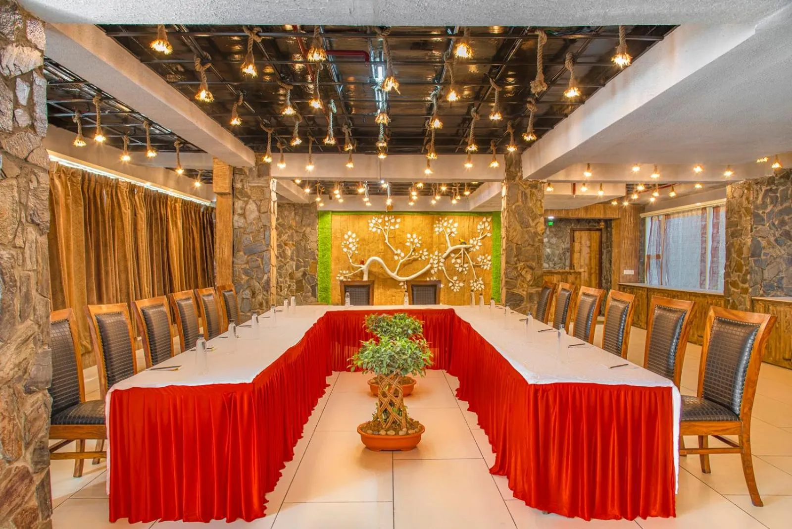 Meeting/conference room in Kanishka Retreat Resort Chail