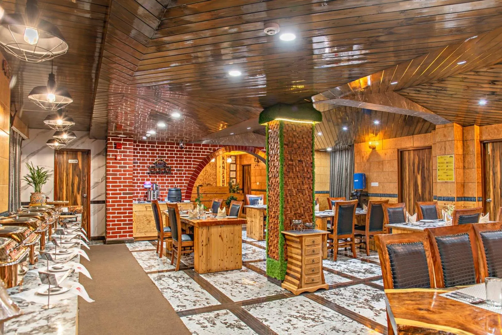 Restaurant/places to eat in Kanishka Retreat Resort Chail